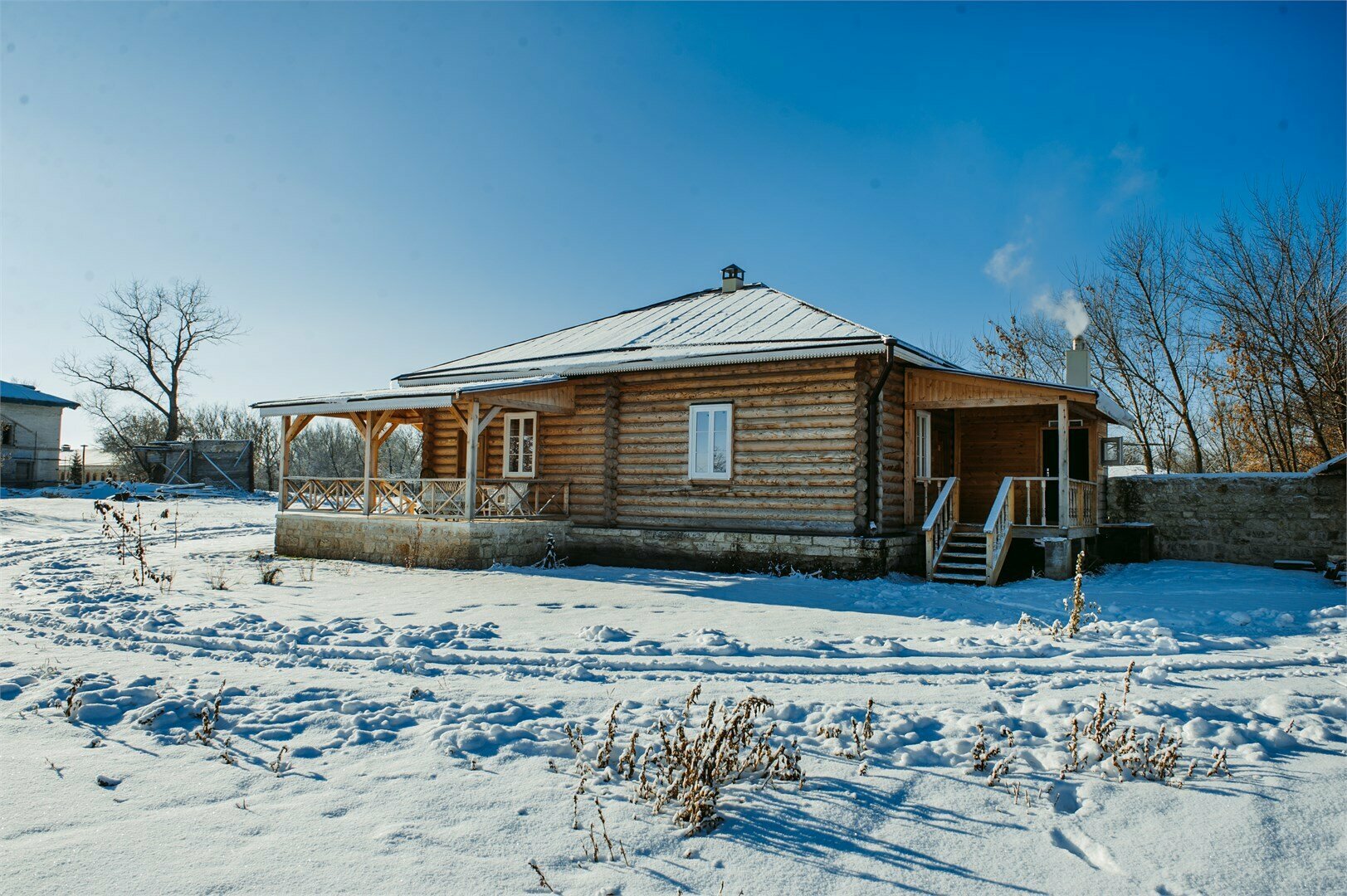 Двухэтажный номер Утро с верандой во флигеле "Школа"
