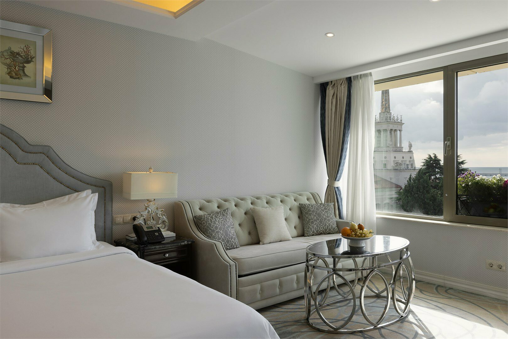 ДЕЛЮКС С ПАНОРАМНЫМ ВИДОМ НА МОРСКОЙ ПОРТ