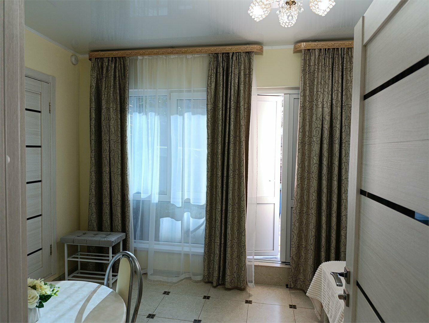 5-ти местный семейный двухкомнатный первый этаж