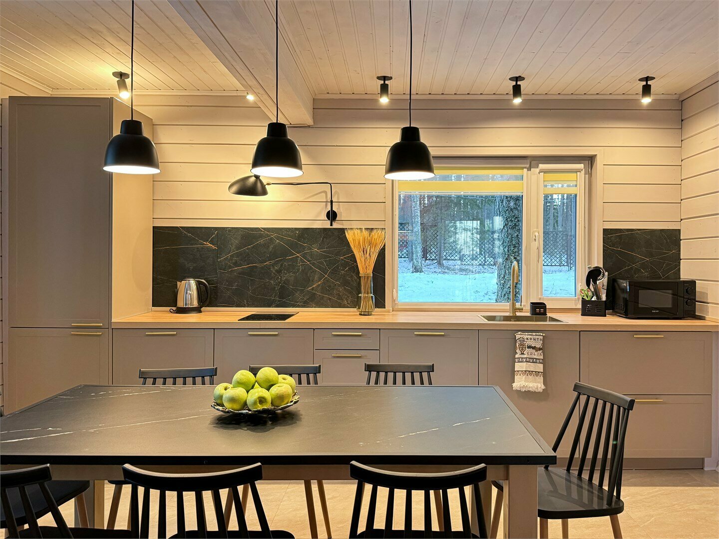 Коттедж с камином