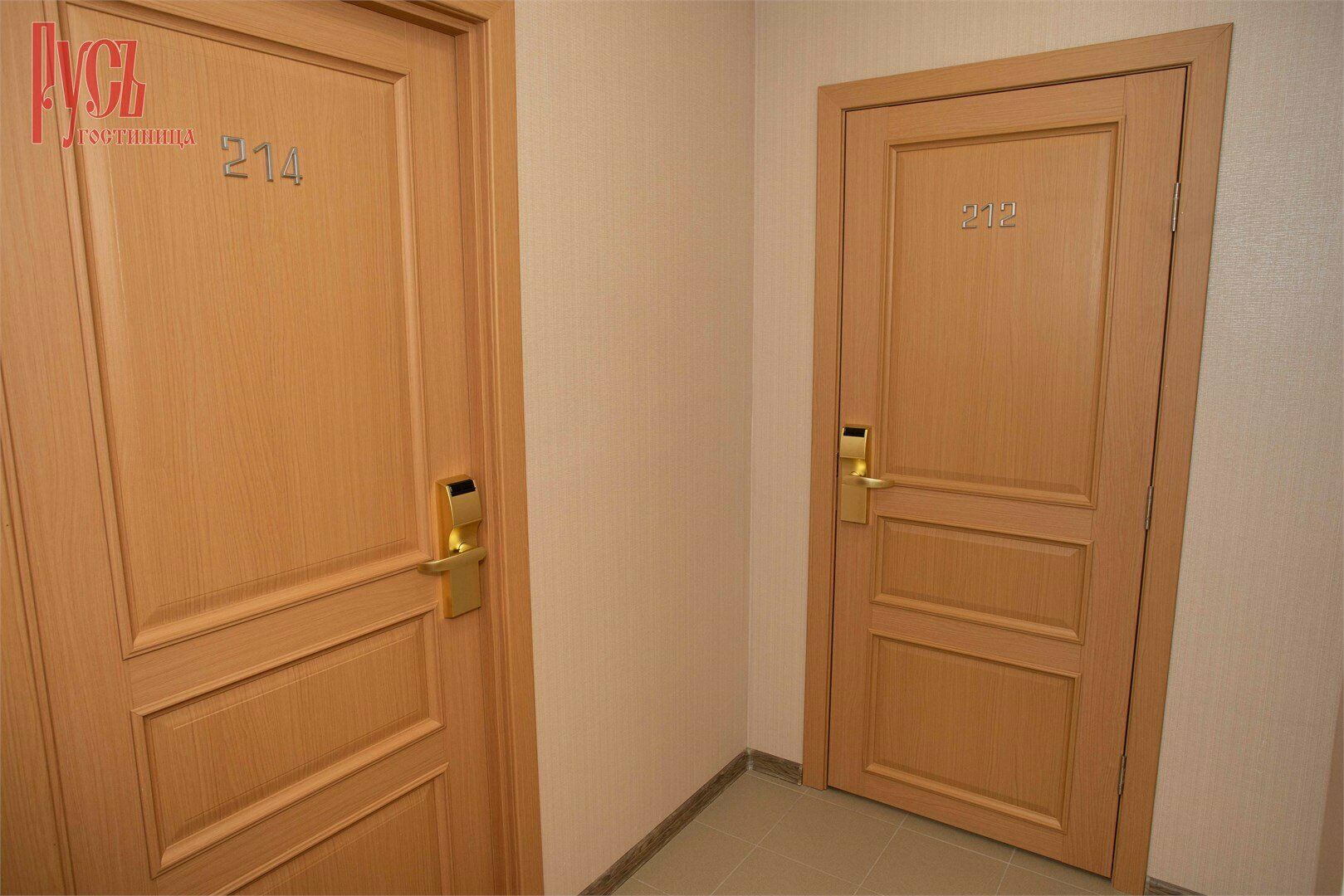 Двухместный номер с 2 отдельными кроватями и общей ванной комнатой