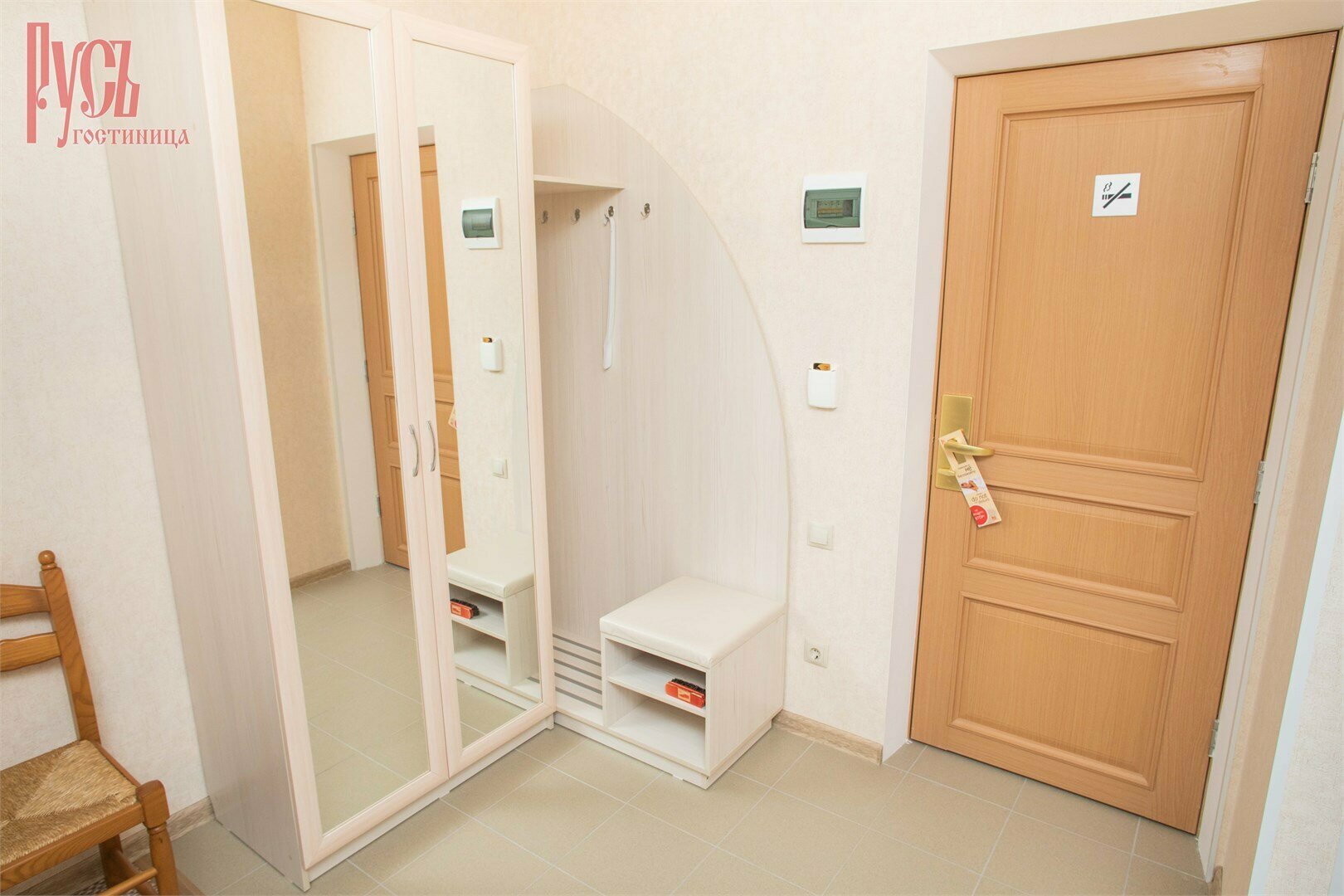 Двухместный номер с 2 отдельными кроватями и общей ванной комнатой