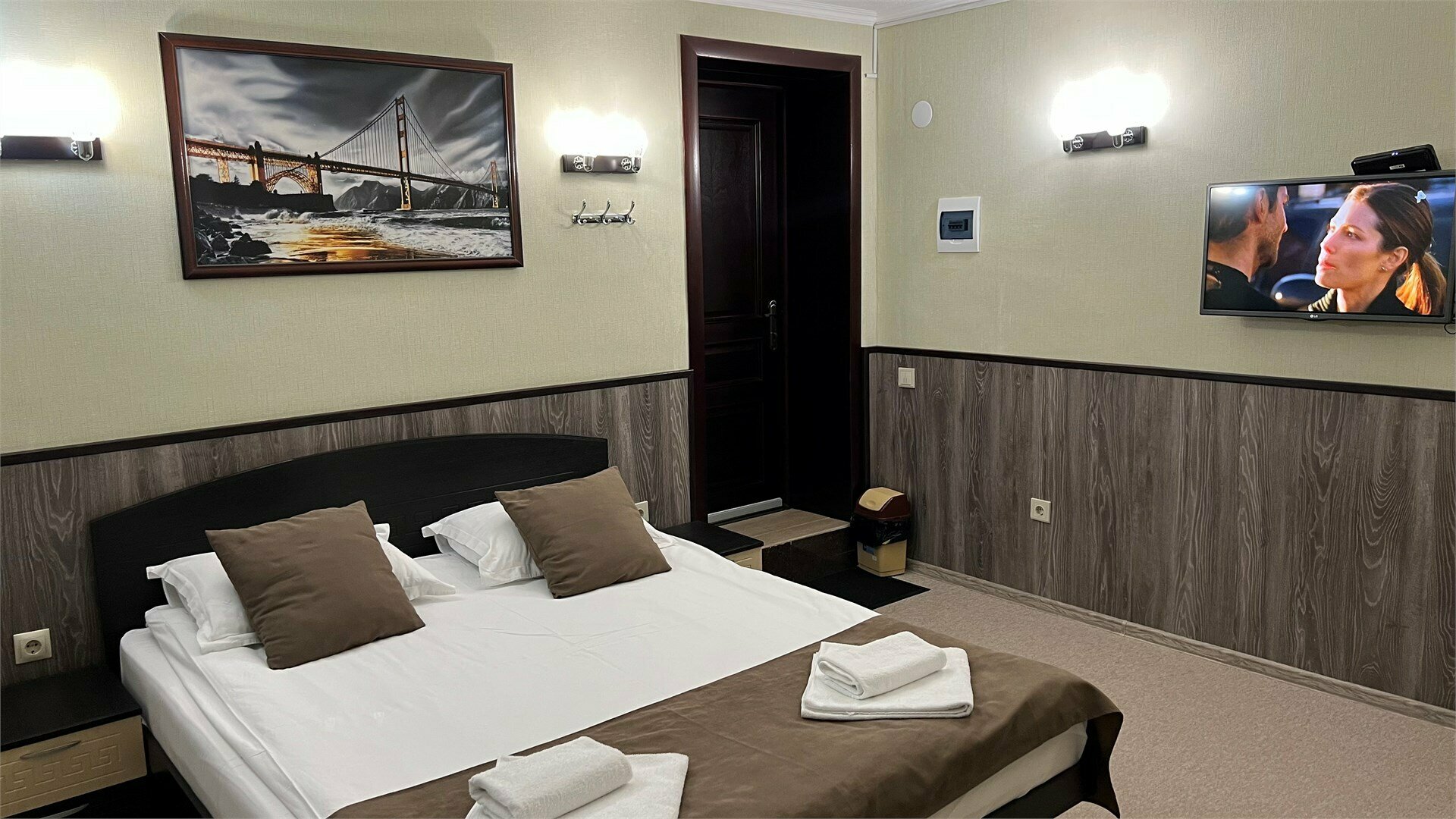 Стандарт двухместный с 1 двуспальной кроватью (Цокольный этаж)