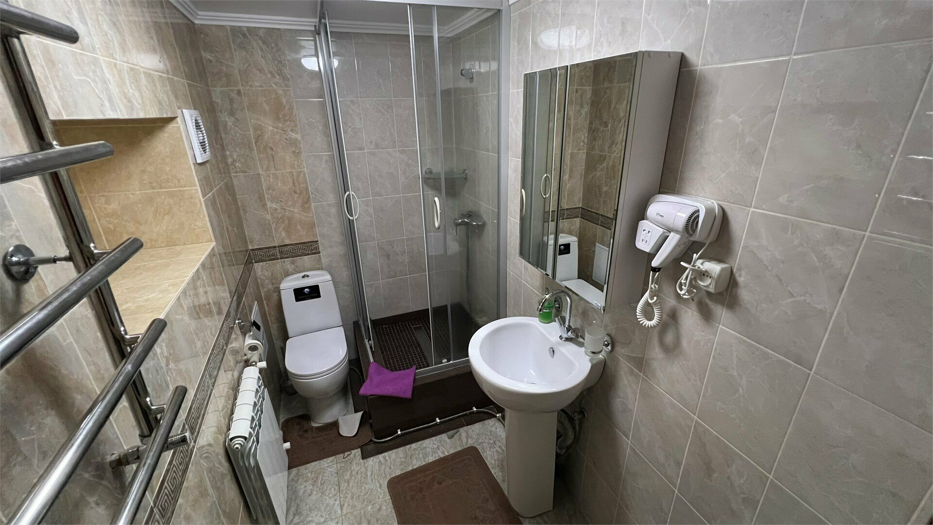 Стандарт двухместный с 1 двуспальной кроватью (Цокольный этаж)