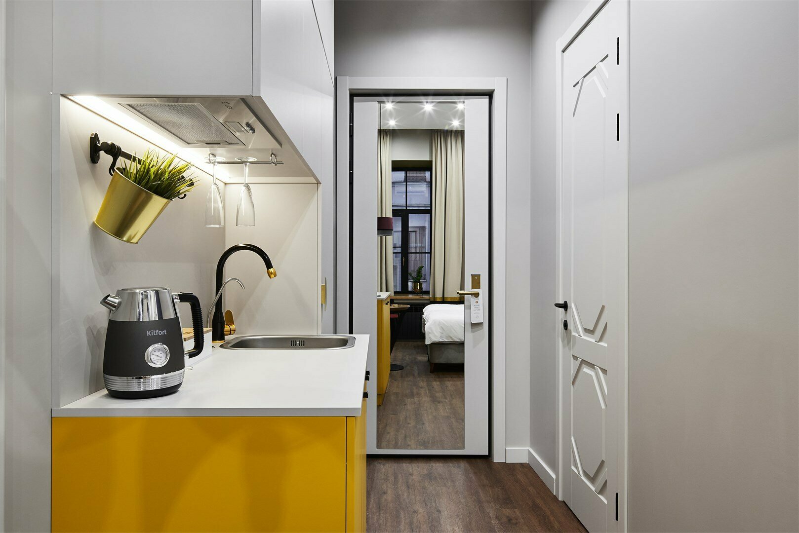 Номер студио с видом во двор