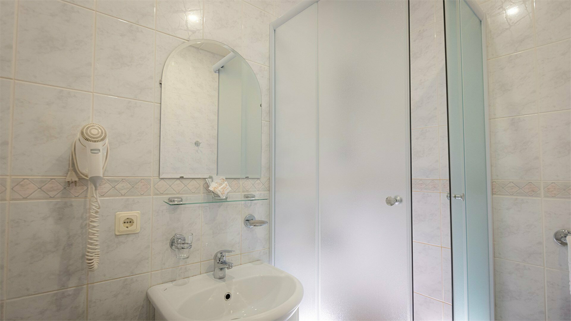 Двухместный стандарт двухкомнатный с двумя раздельными кроватями