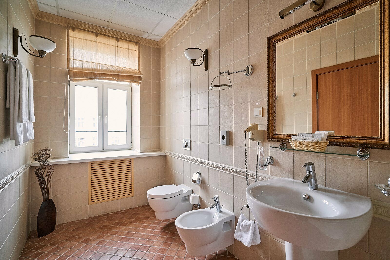 Джуниор Сюит