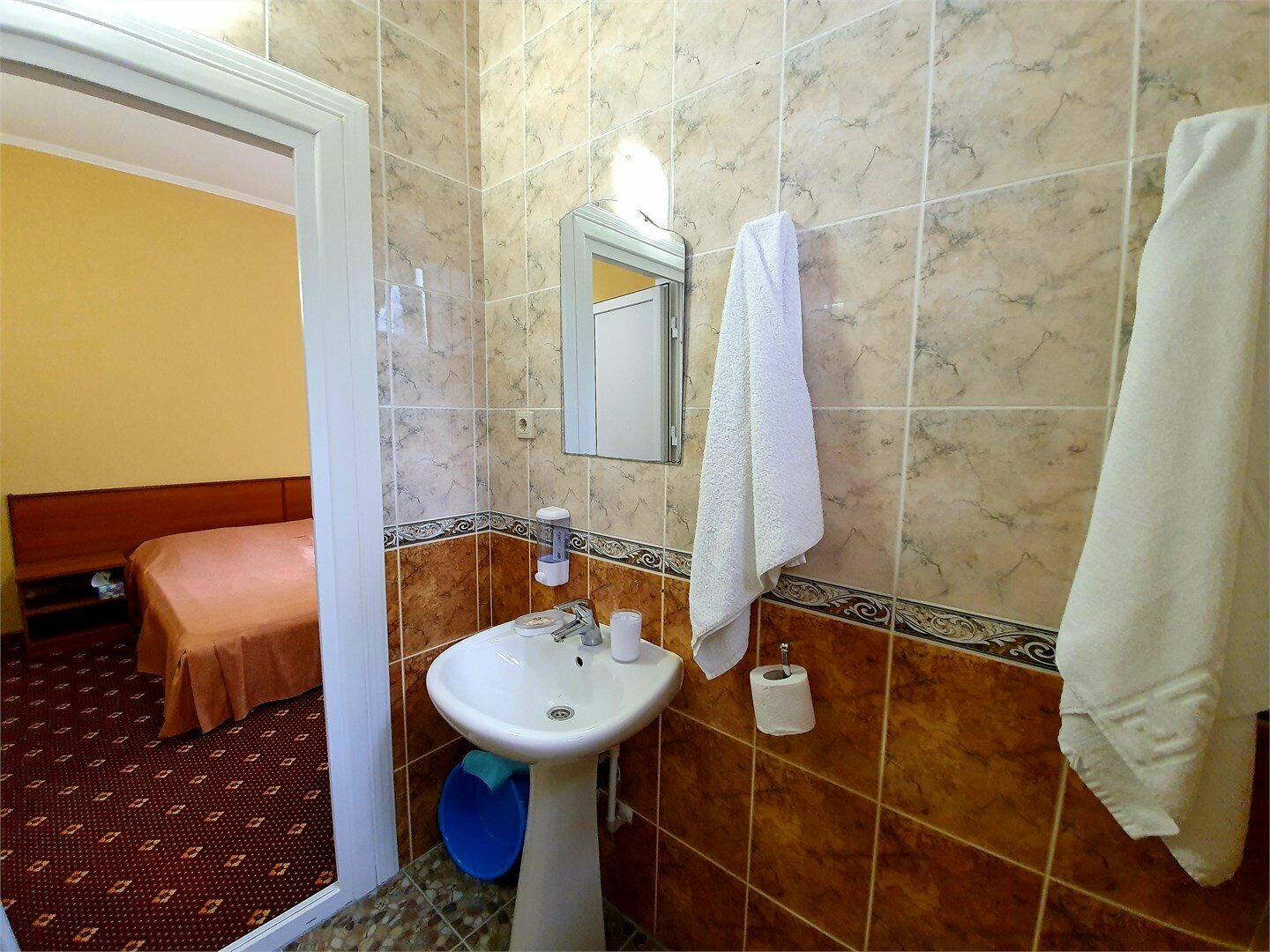 Двухместный номер с двумя отдельными кроватями и душем № 21