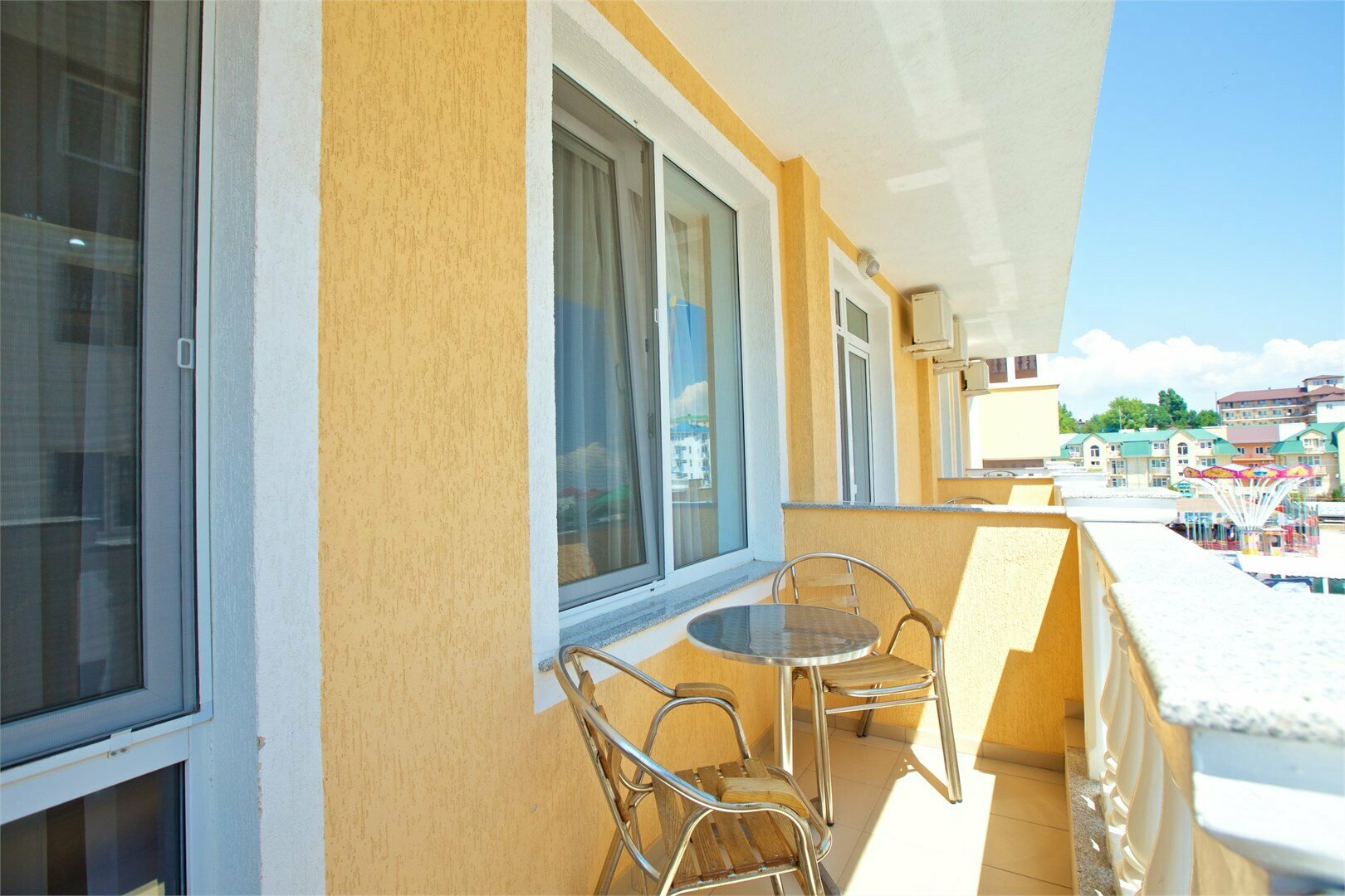 ST4P - Стандарт четырехместный с видом на бассейн