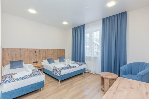 Трехместный номер с видом на горы