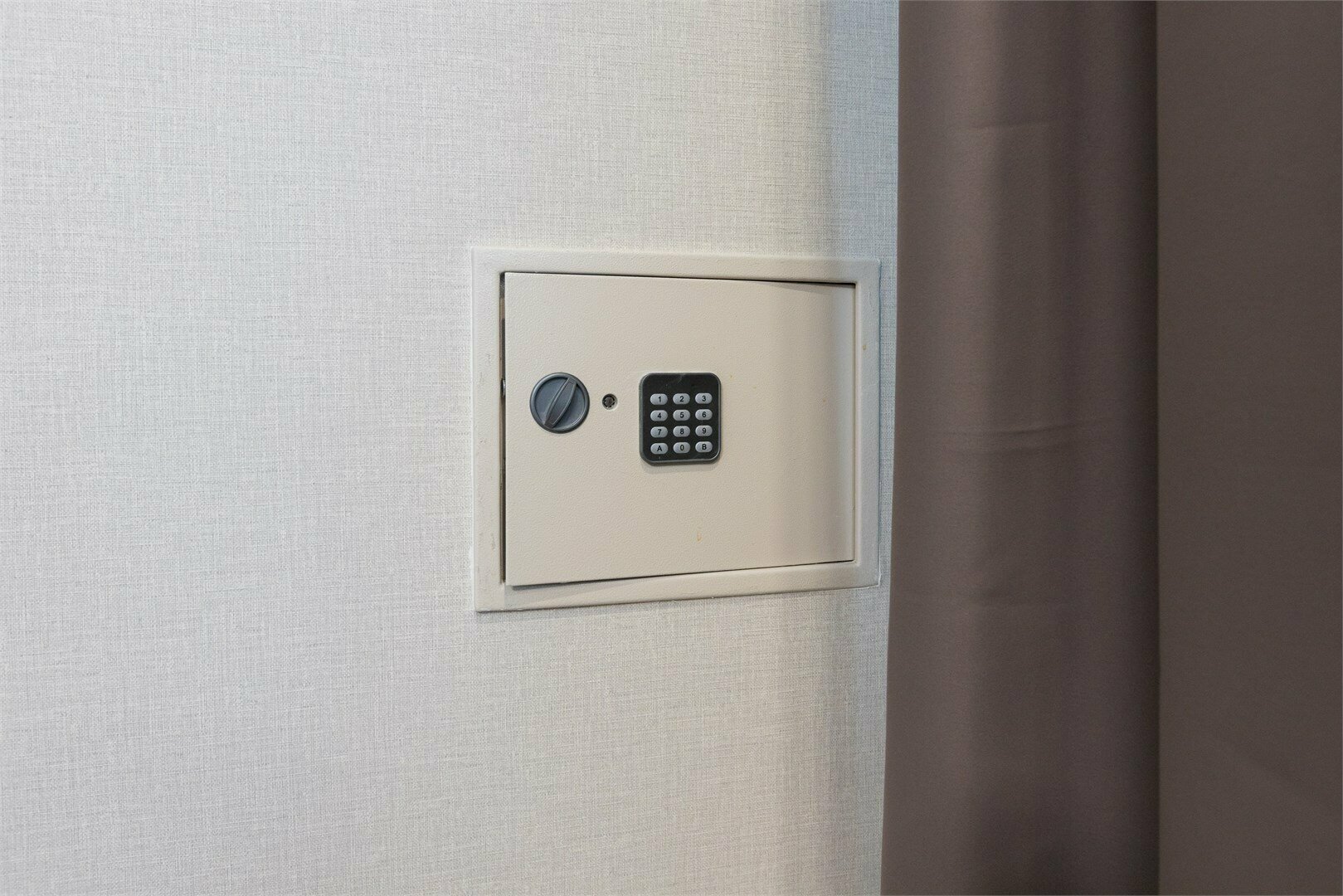 Номер-студия с кроватью размера «queen-size»