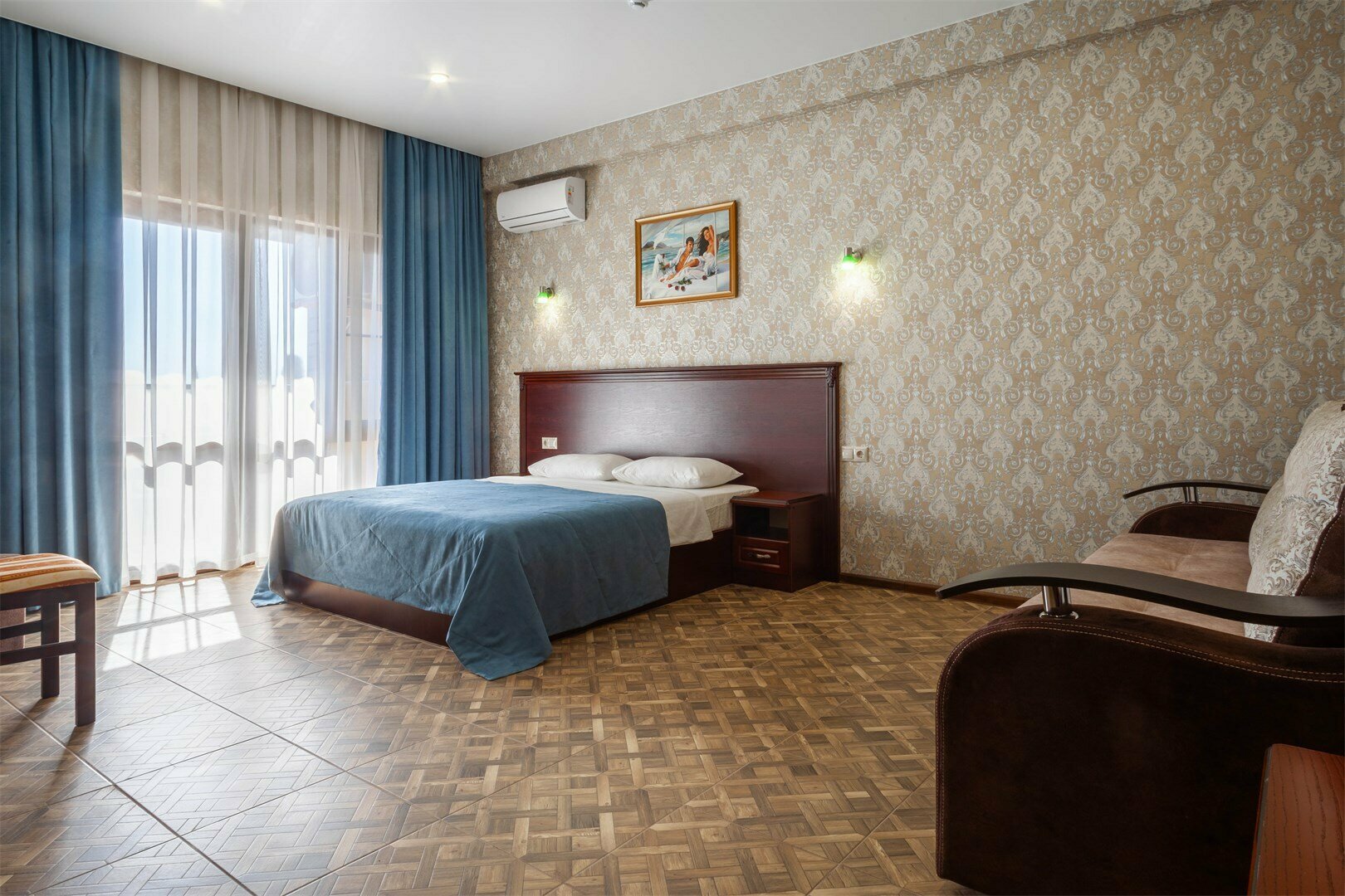 Улучшенный стандарт с боковым видом на море и горы