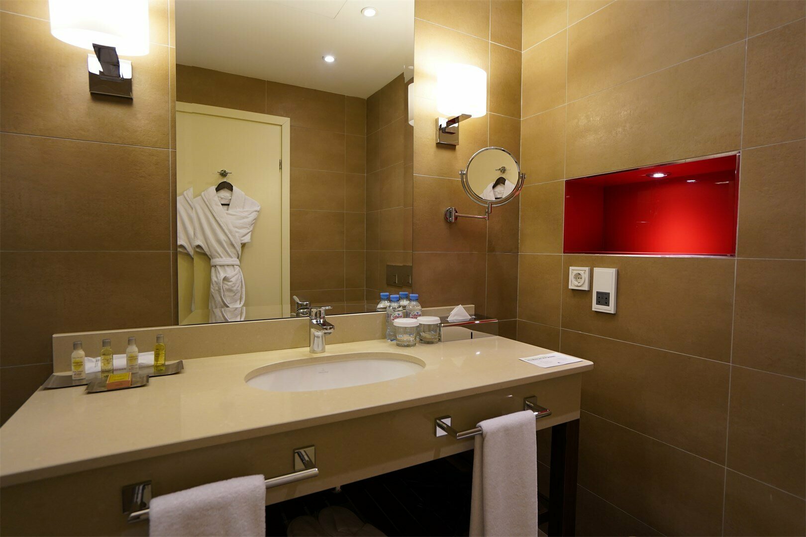 номер ПРЕМИУМ/KING c 1 двуспальной кроватью