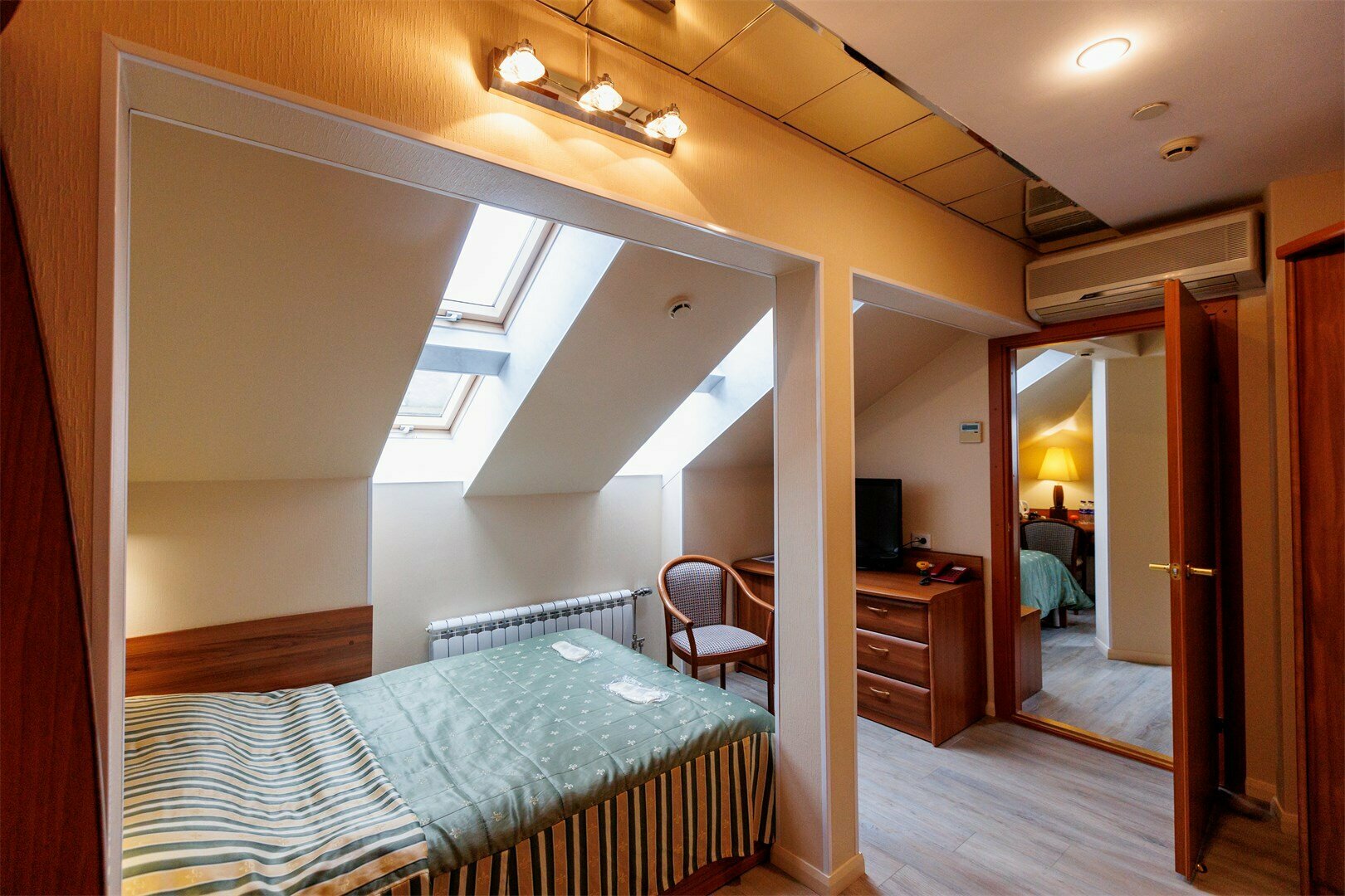 Четырехместный мансардный номер