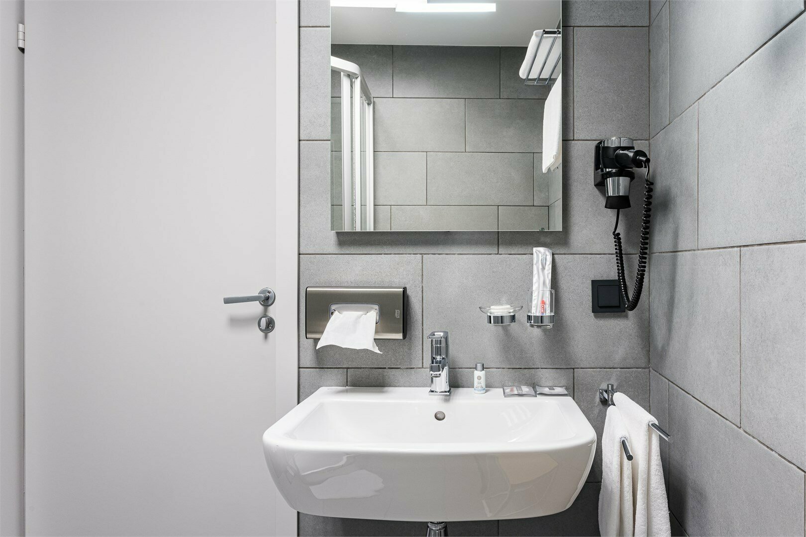 Стандарт с видом на пруд