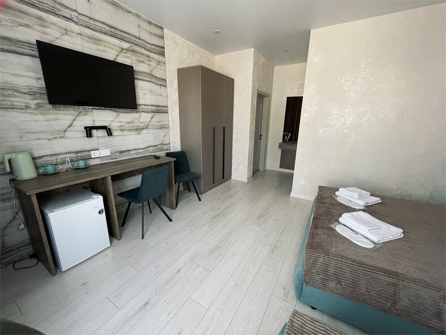 3-х местный номер "Комфорт" с двух и односпальной кроватями