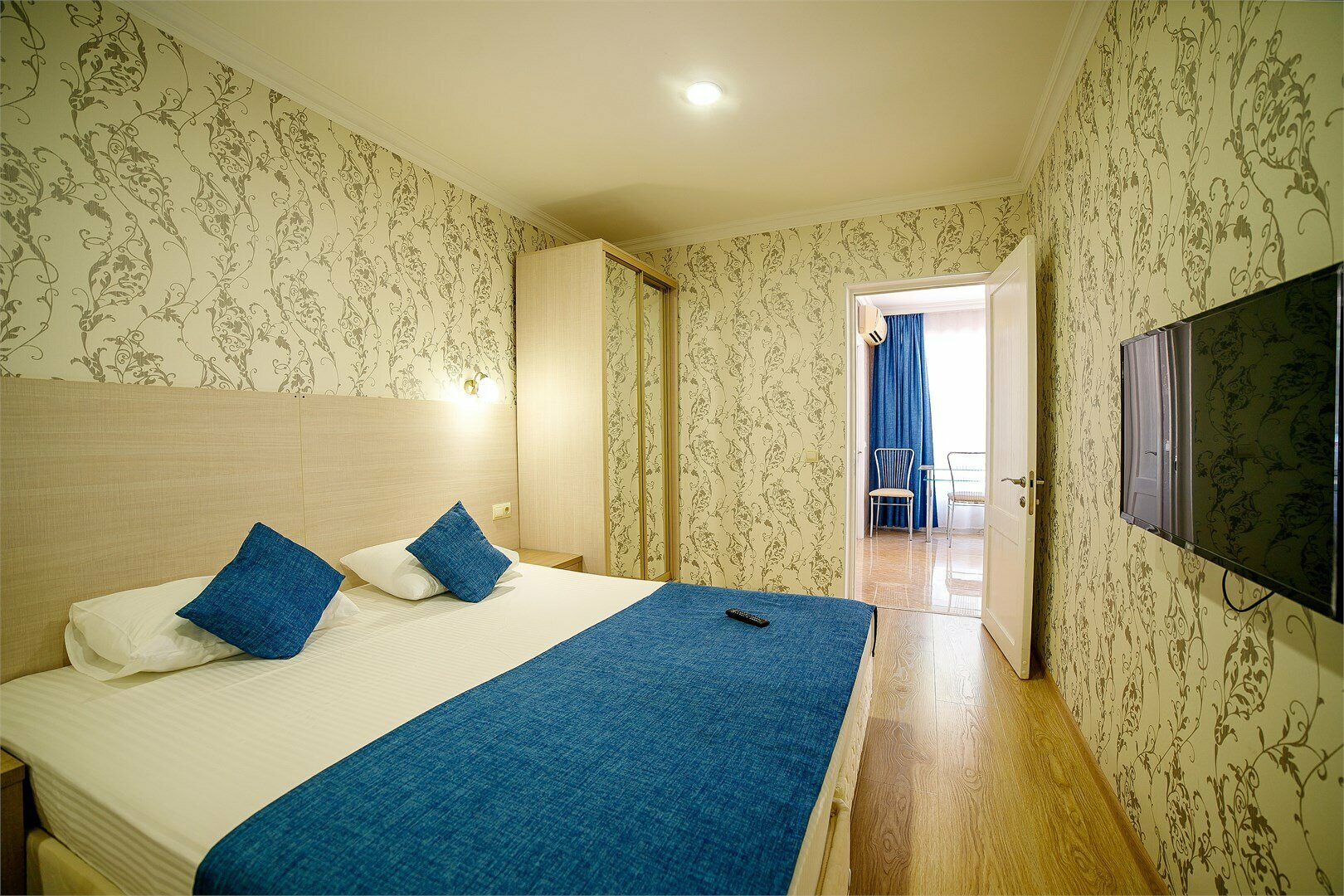 Апартаменты двухкомнатные с кухней и террасой