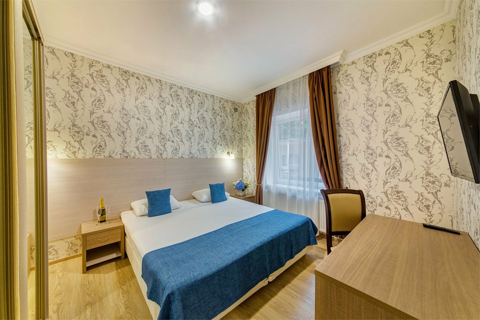 Апартаменты двухкомнатные с кухней и террасой