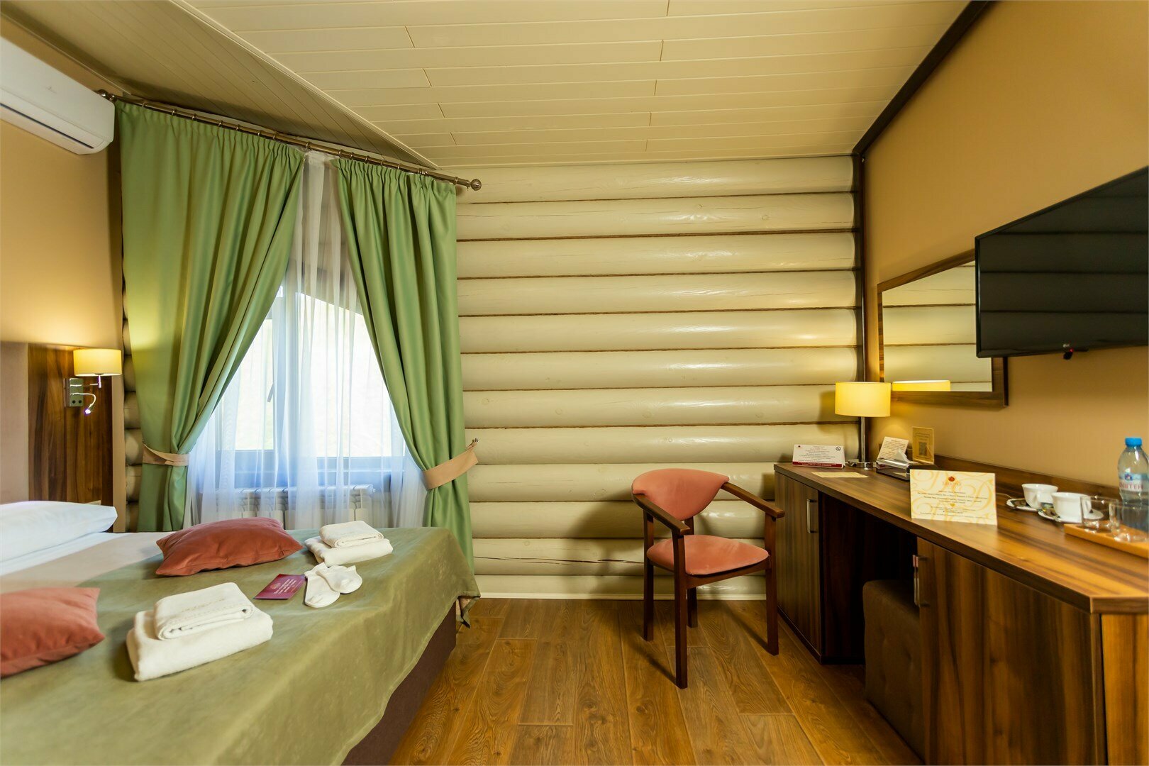 Улучшенный номер с двуспальной кроватью (Standard Plus)