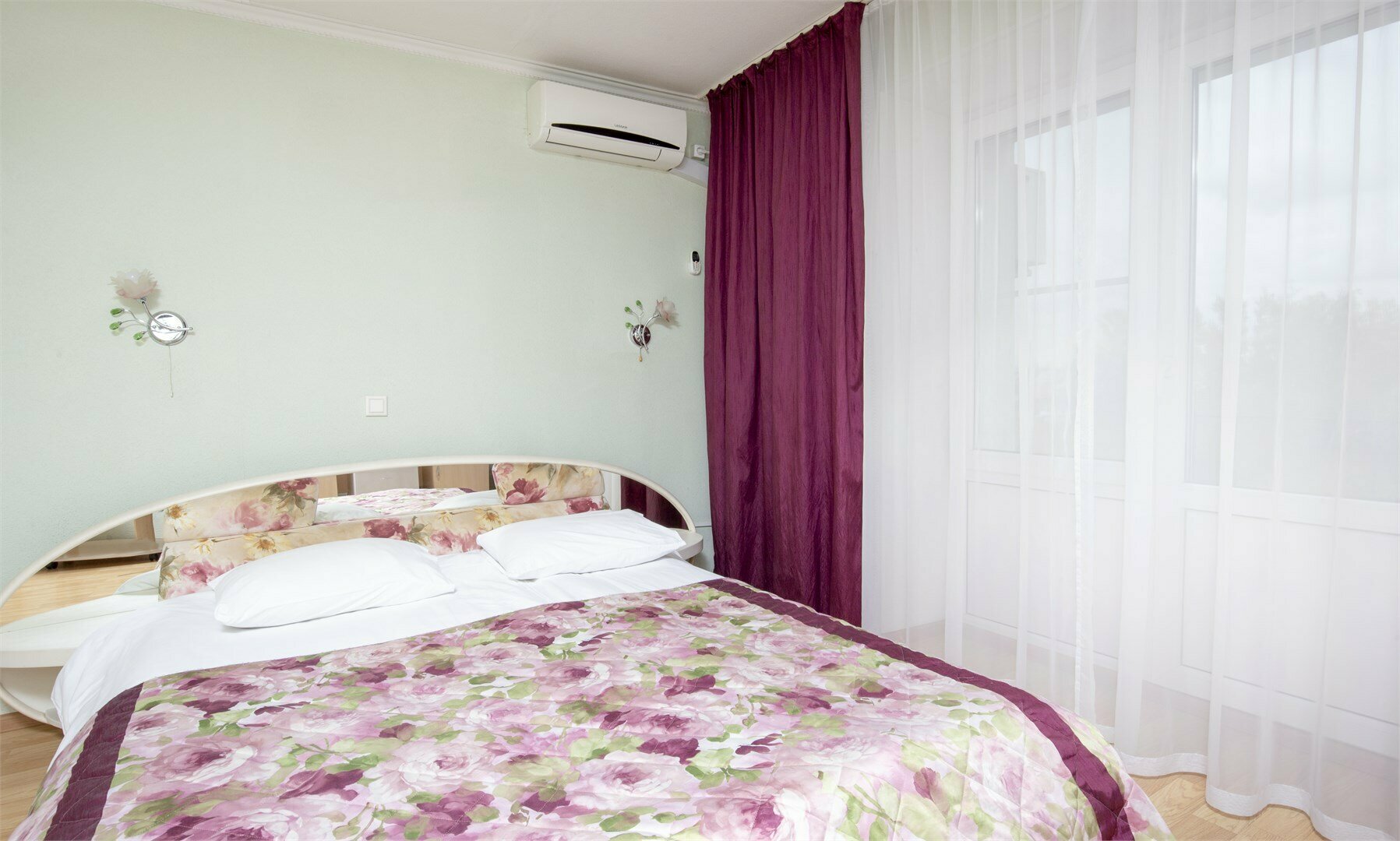 Двухместный номер c большой кроватью