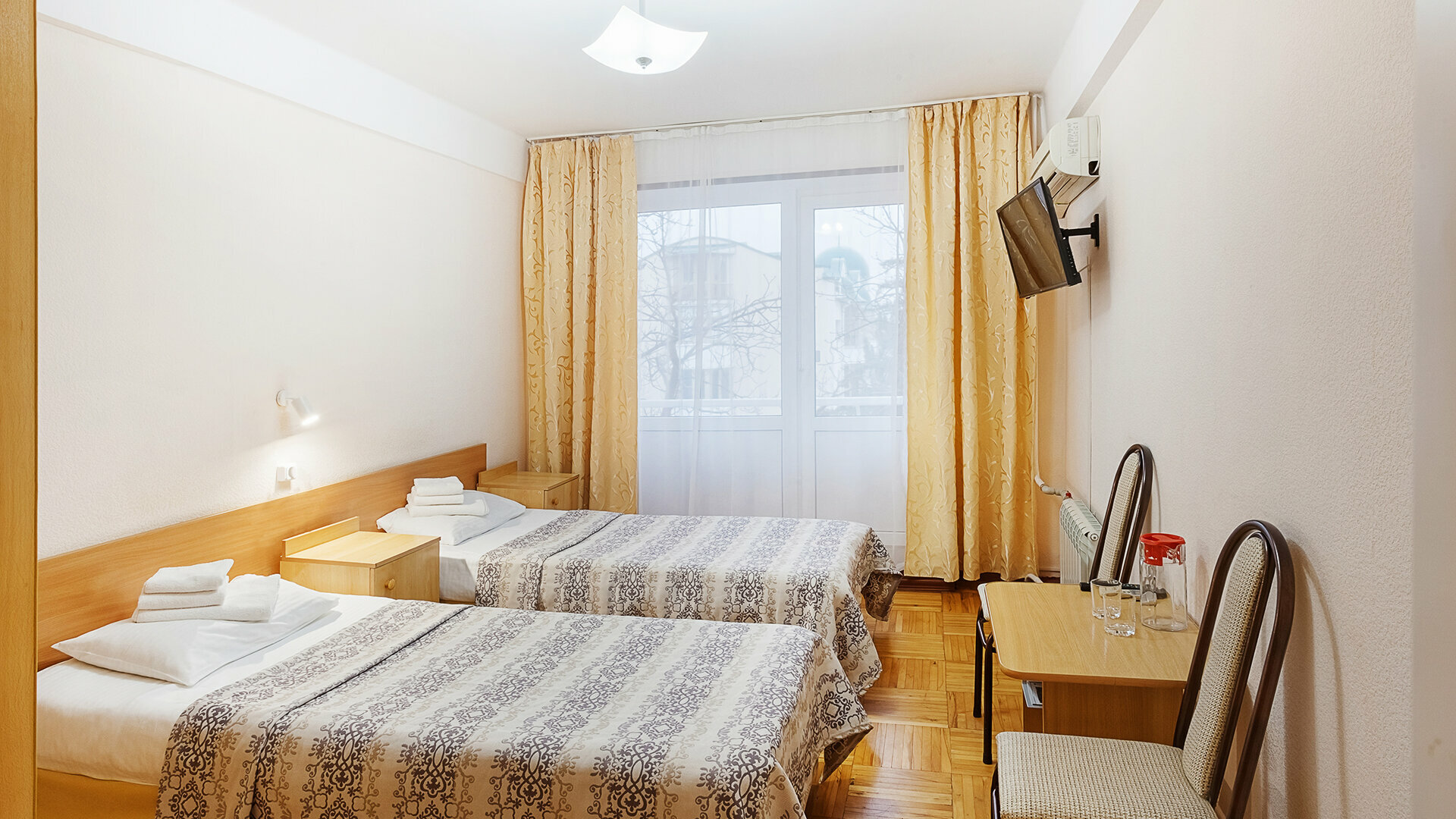 Улучшенный двухместный номер с 2 отдельными кроватями