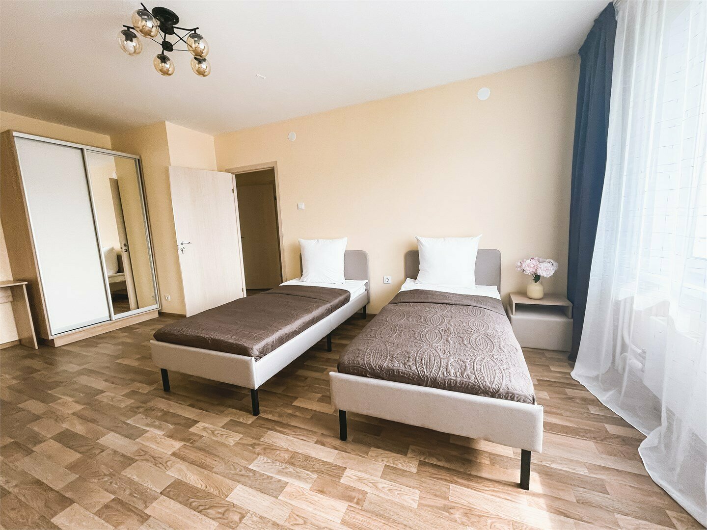 Улучшенный двухместный номер с 2 отдельными кроватями