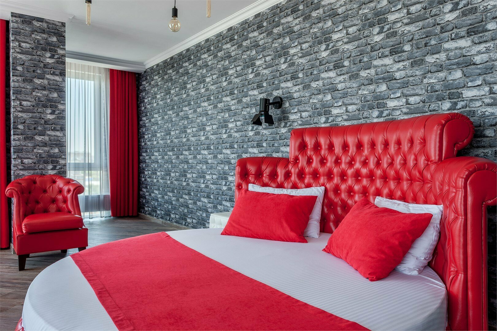 Люкс с джакузи (красный)