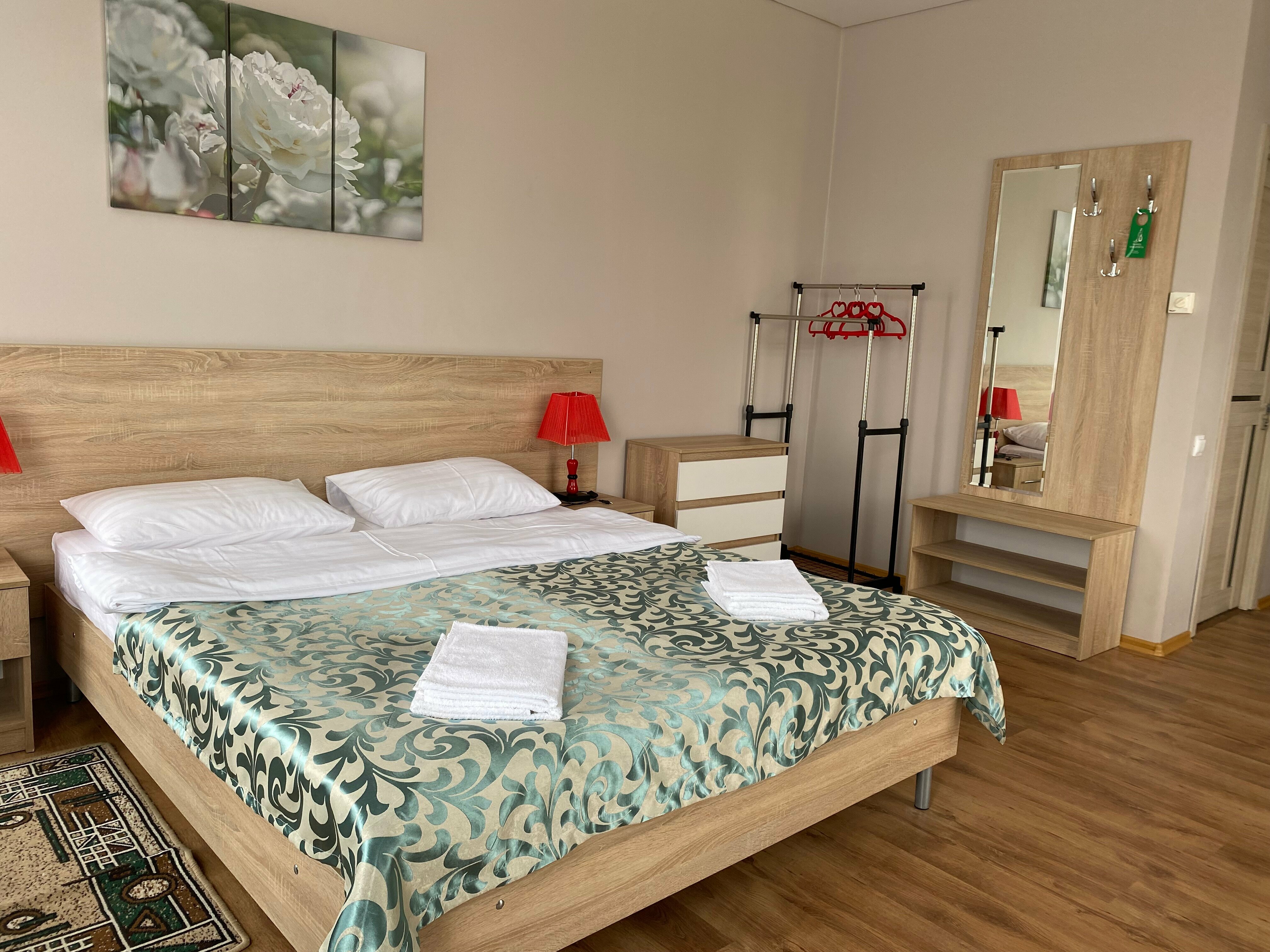 Студия двухместная с допместом и миникухней.