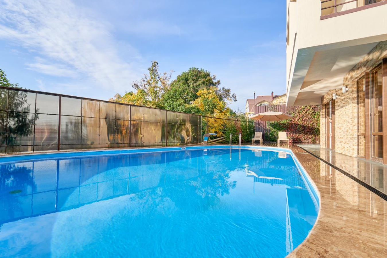 Апартаменты с видом на бассейн