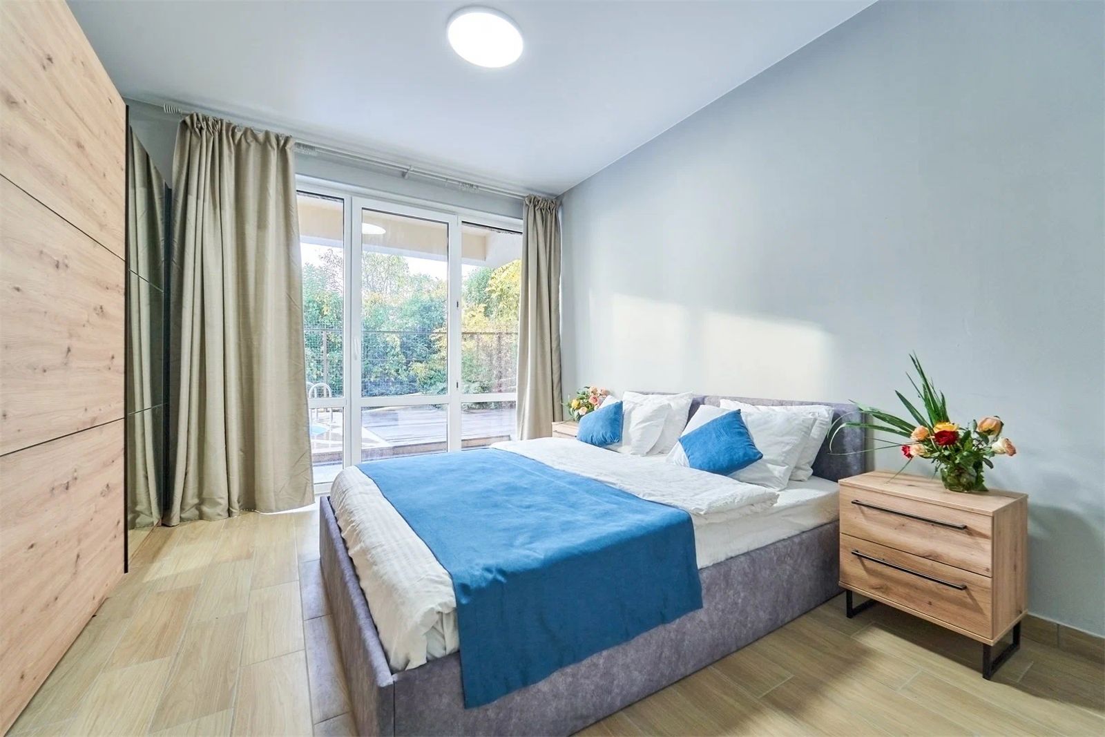 Апартаменты с видом на бассейн