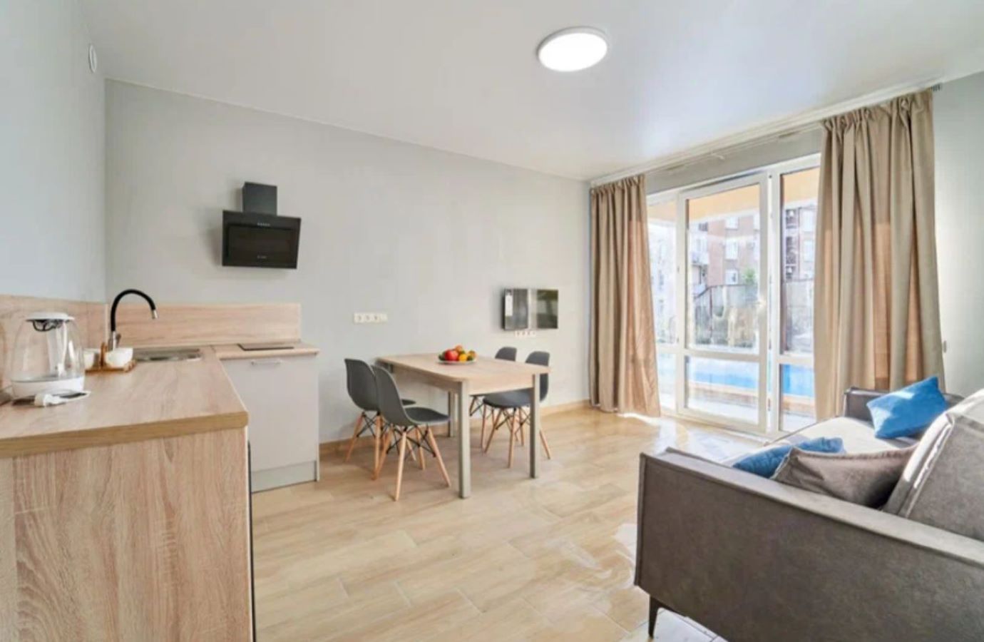 Апартаменты с видом на бассейн