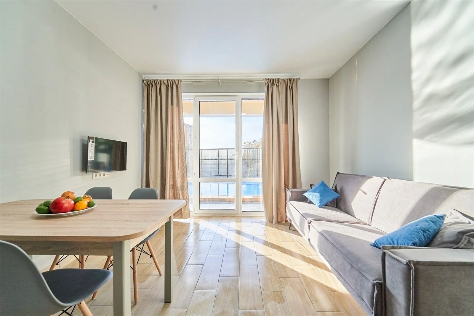 Апартаменты с видом на бассейн