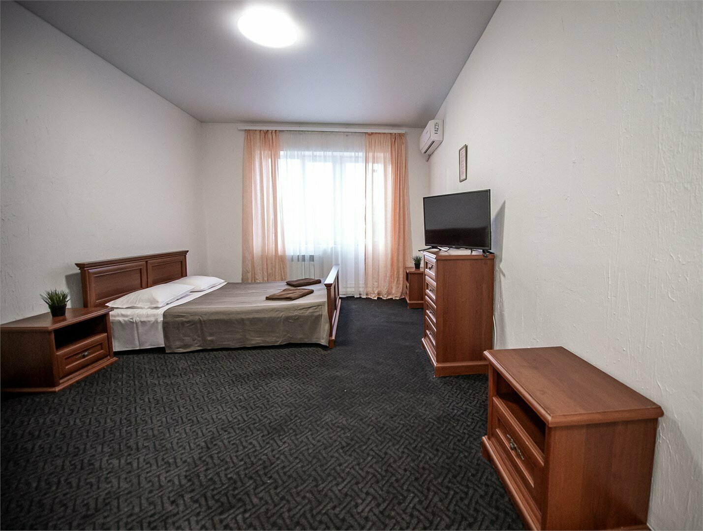 Двухместный номер с 1 кроватью 2-3 эт. без кондиционера