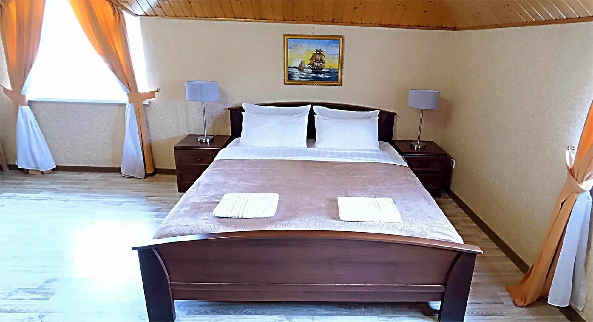 Двухкомнатный семейный номер на 6 человек с балконом