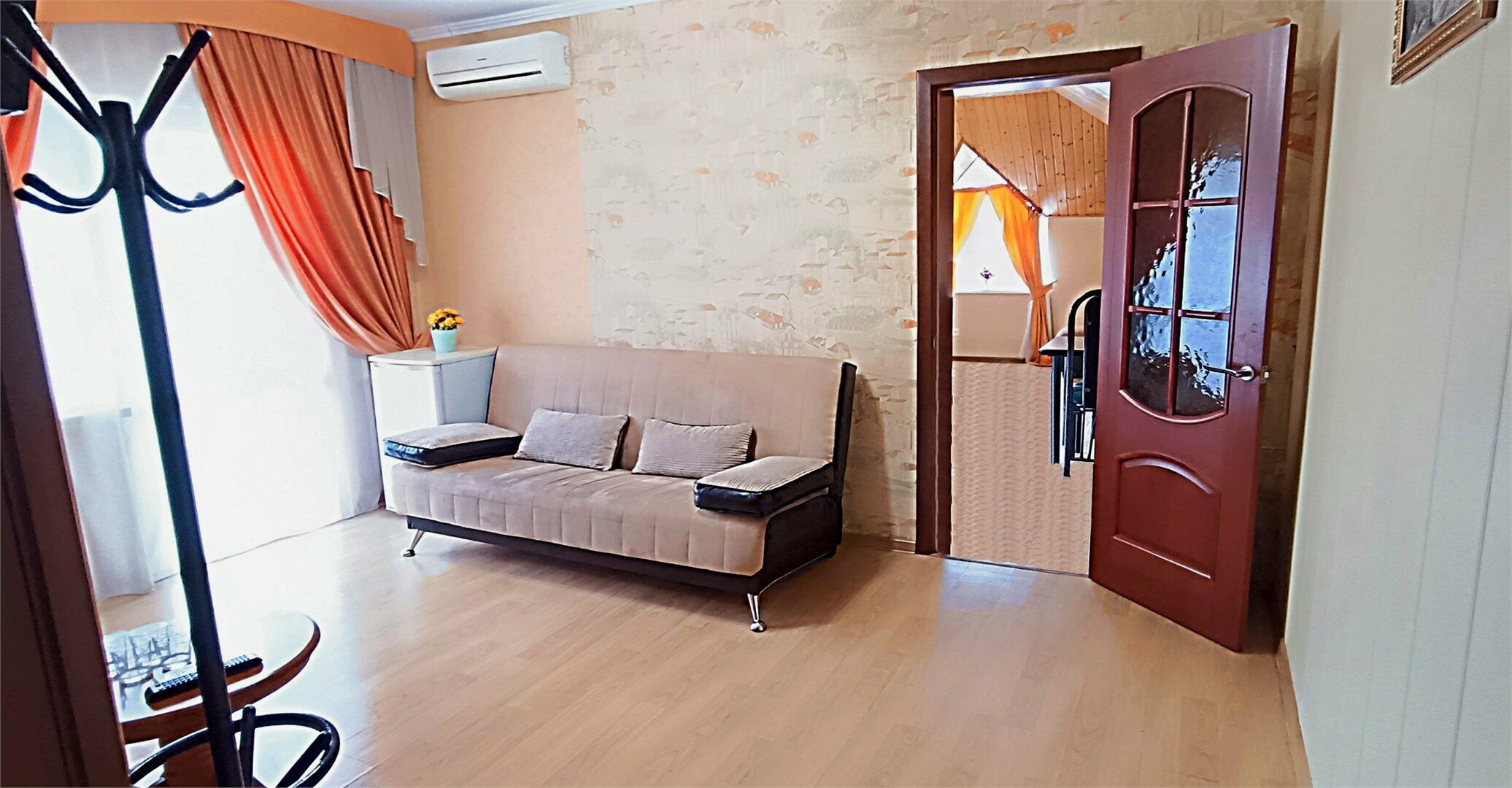 Двухкомнатный семейный номер на 6 человек с балконом