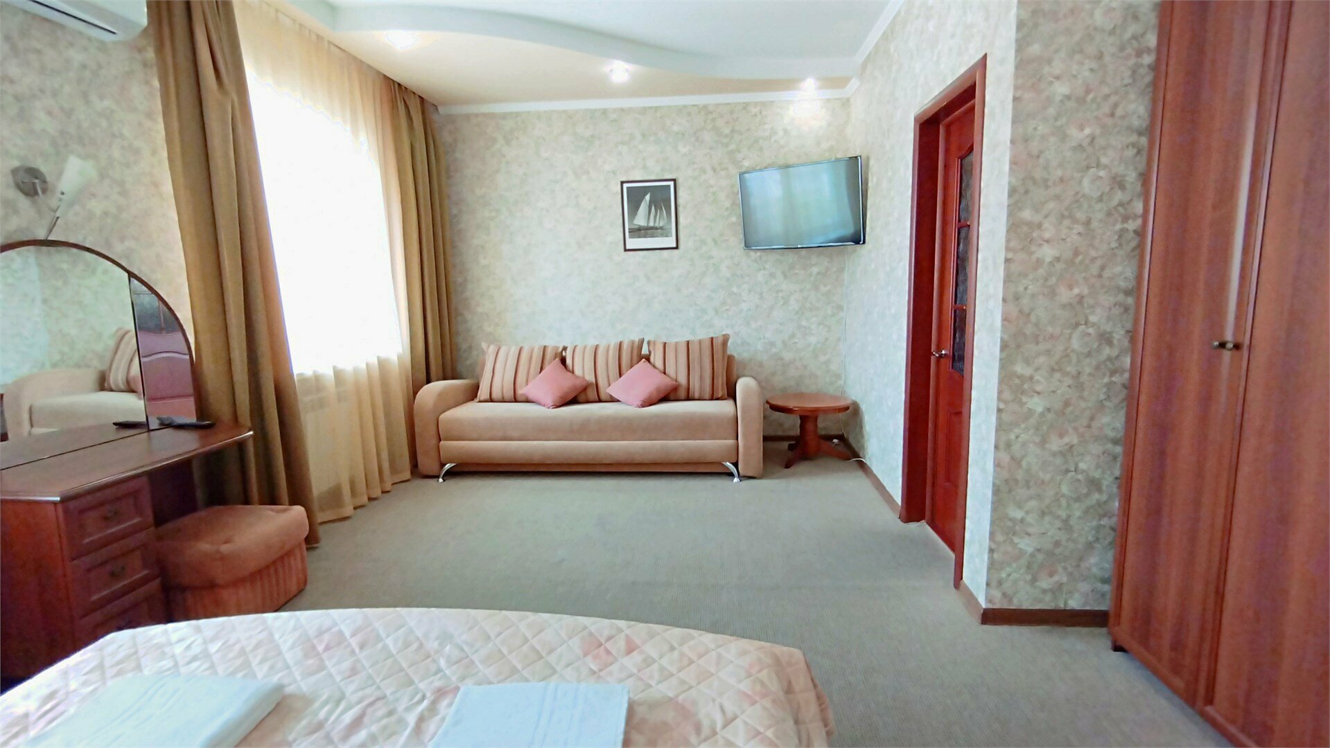 Четырехместный семейный номер "Улучшенный"