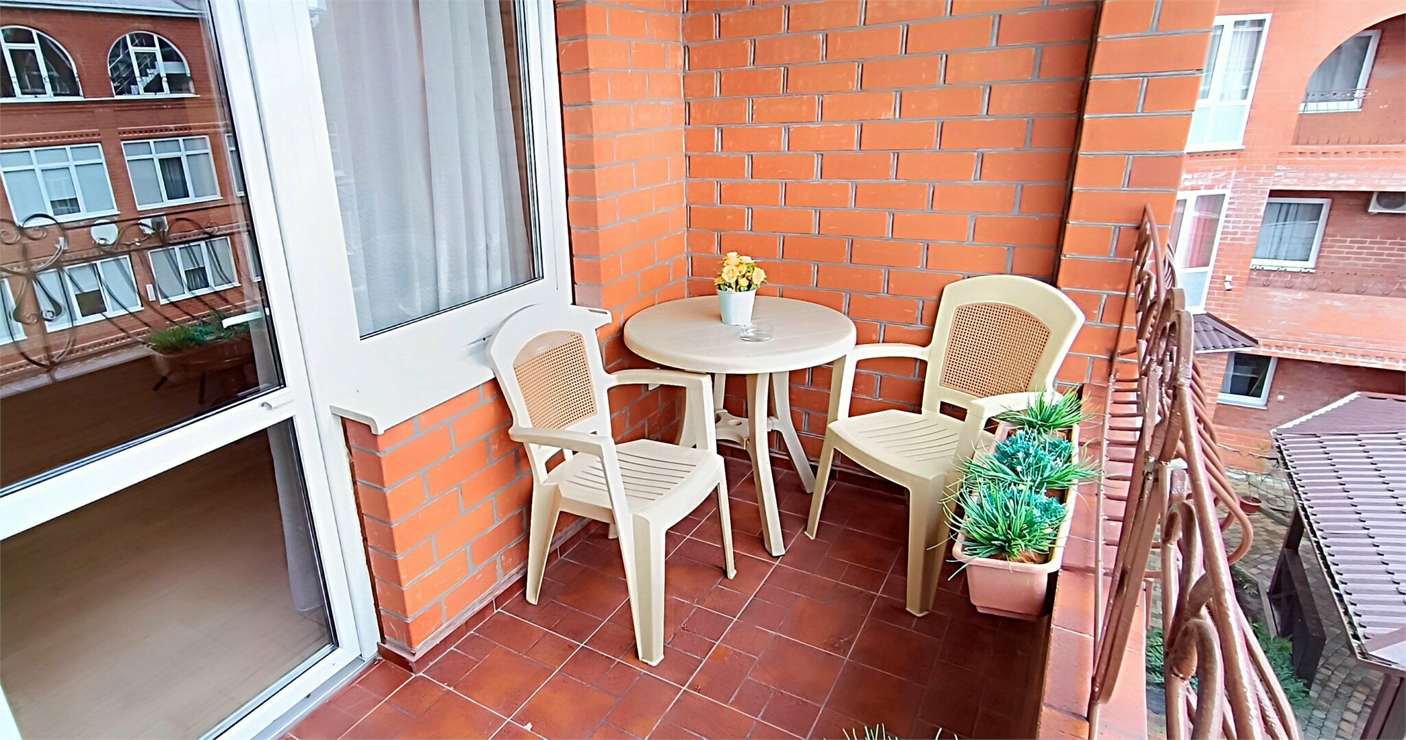 Двухкомнатный семейный номер на 6 человек с балконом