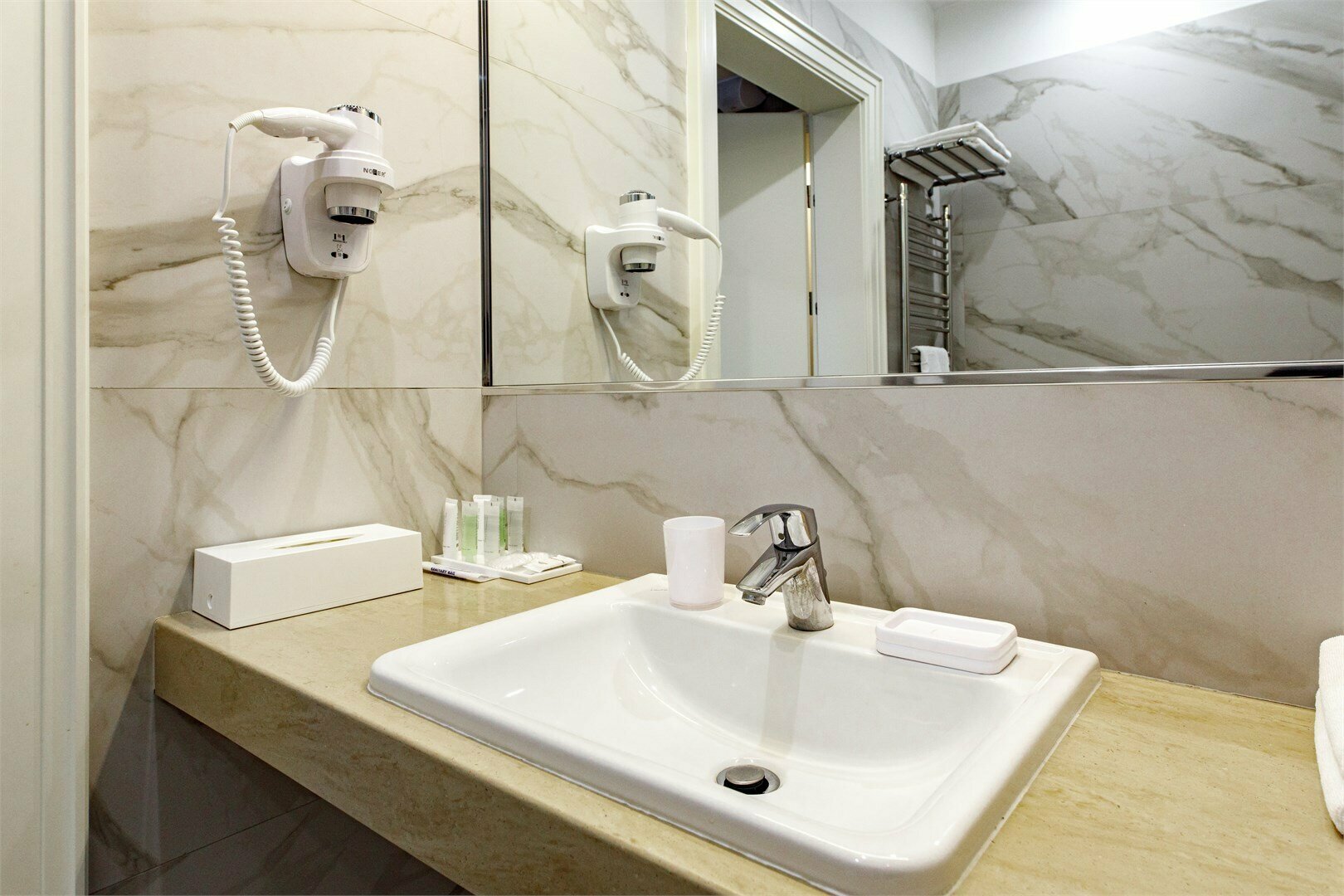 Двухместный номер с двуспальной или двумя односпальными кроватями