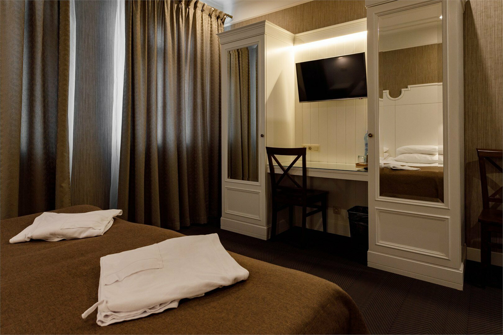 Двухместный номер с двуспальной или двумя односпальными кроватями