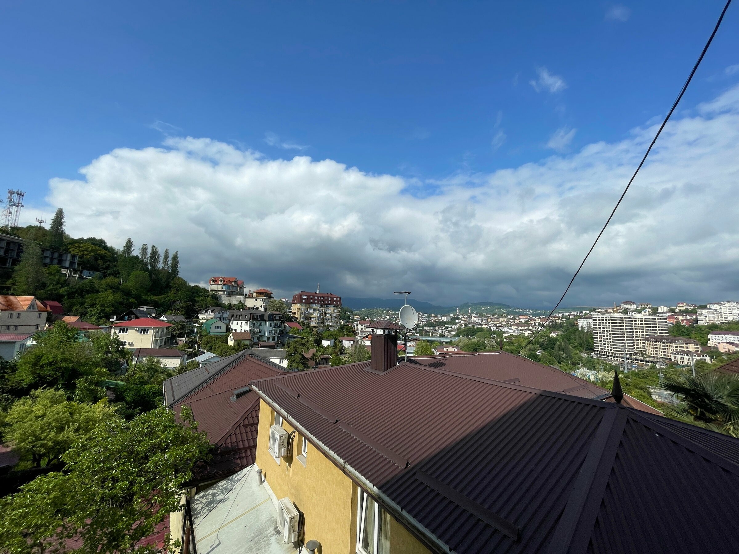 Двухместный номер с двухспальной кроватью, кондиционером и остекленным балконом