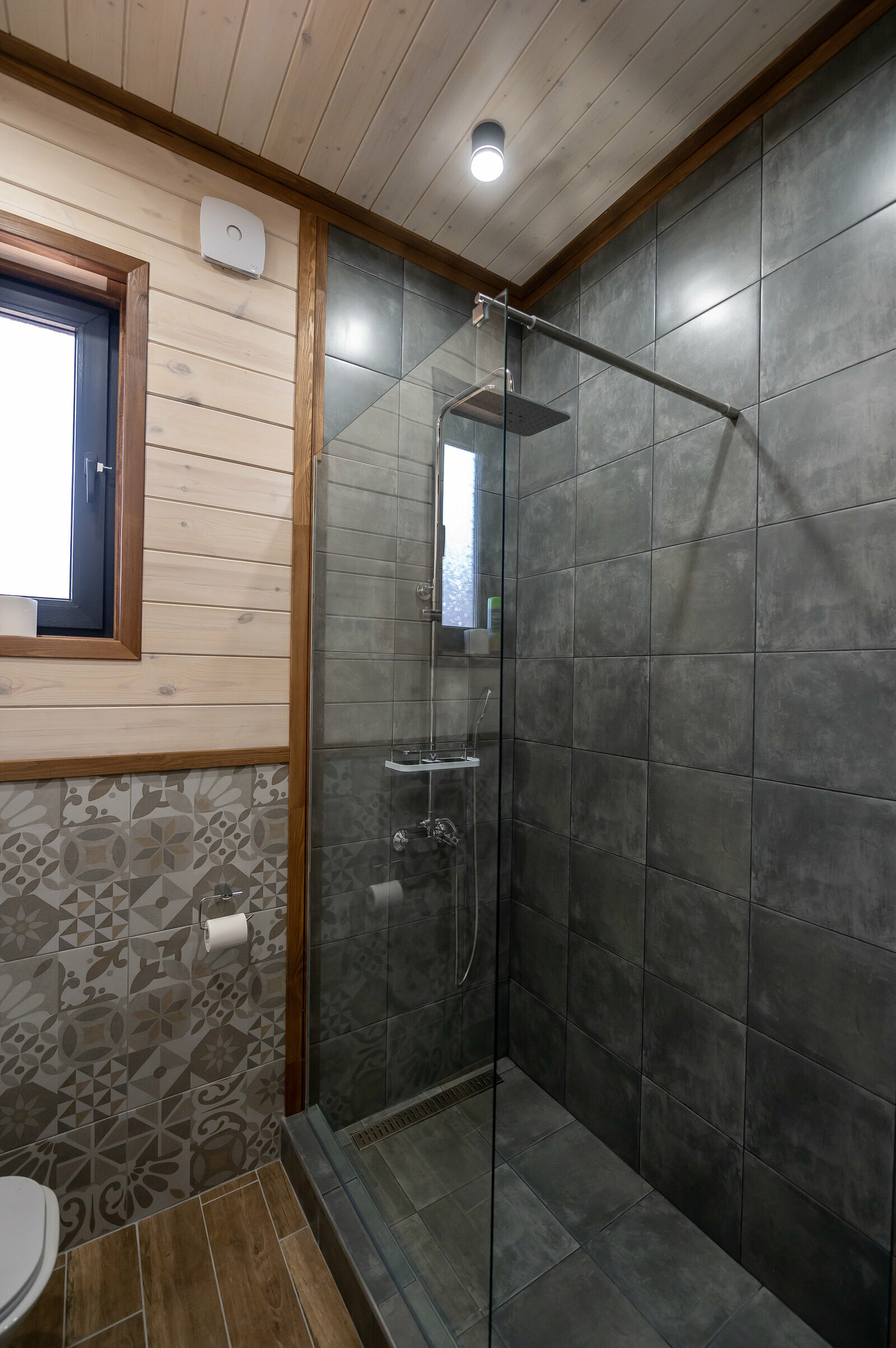 Дом с террасой, навесом, мангалом, чаном (оплачивается отдельно), панорама на горы, бассейн включен в стоимость проживания