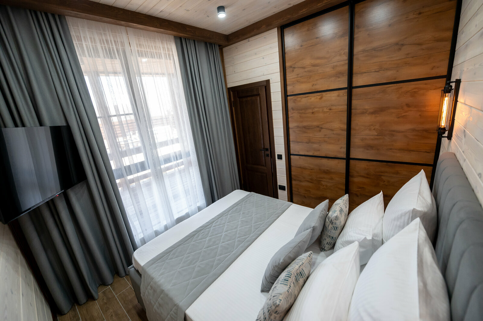 Дом  с террасой, навесом, мангалом, бассейн включен в стоимость проживания