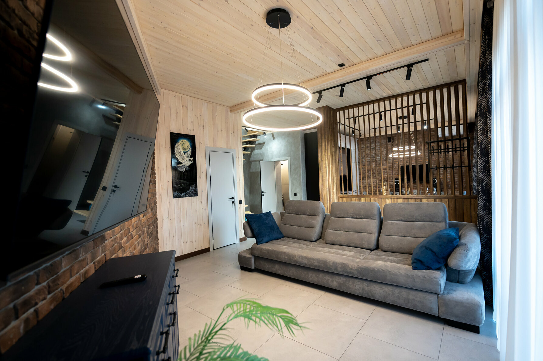 Дом двухэтажный с балконом, навесом, мангалом, подогреваемый бассейн включен в стоимость проживания