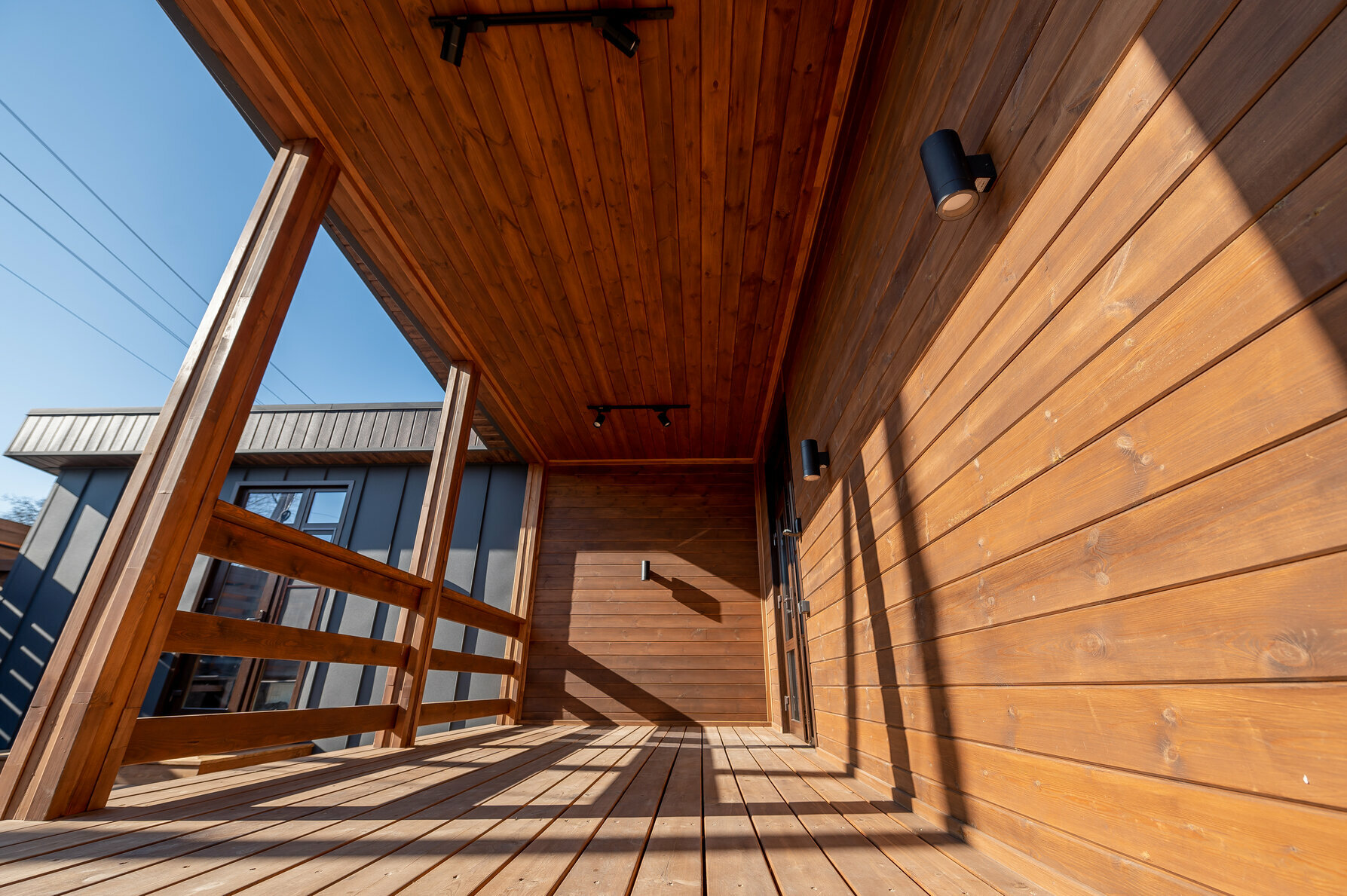 Дом с террасой, без навеса и мангала, бассейн включен в стоимость проживания