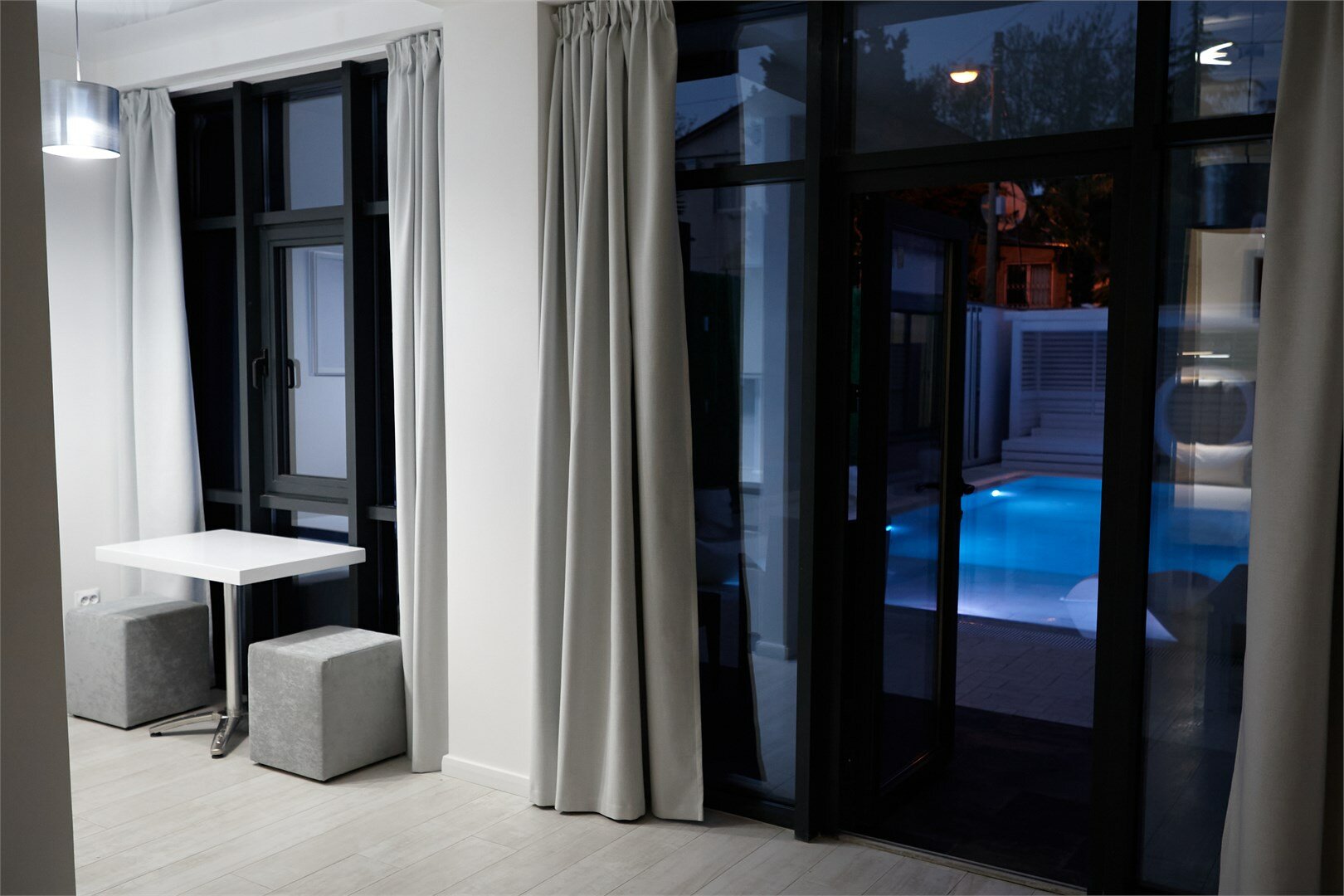 Апартаменты с видом на бассейн