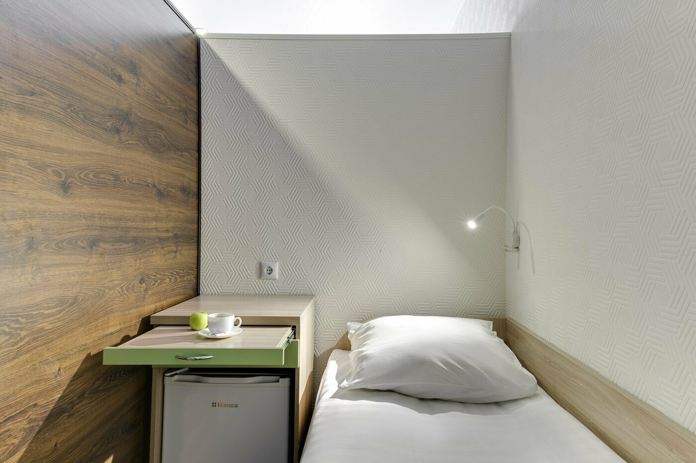 Односпальная кровать в общем мужском 4-х местом номере