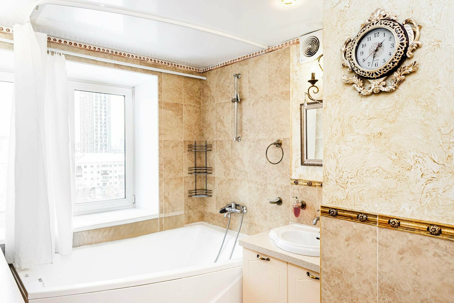 Четырехместный номер с ванной комнатой