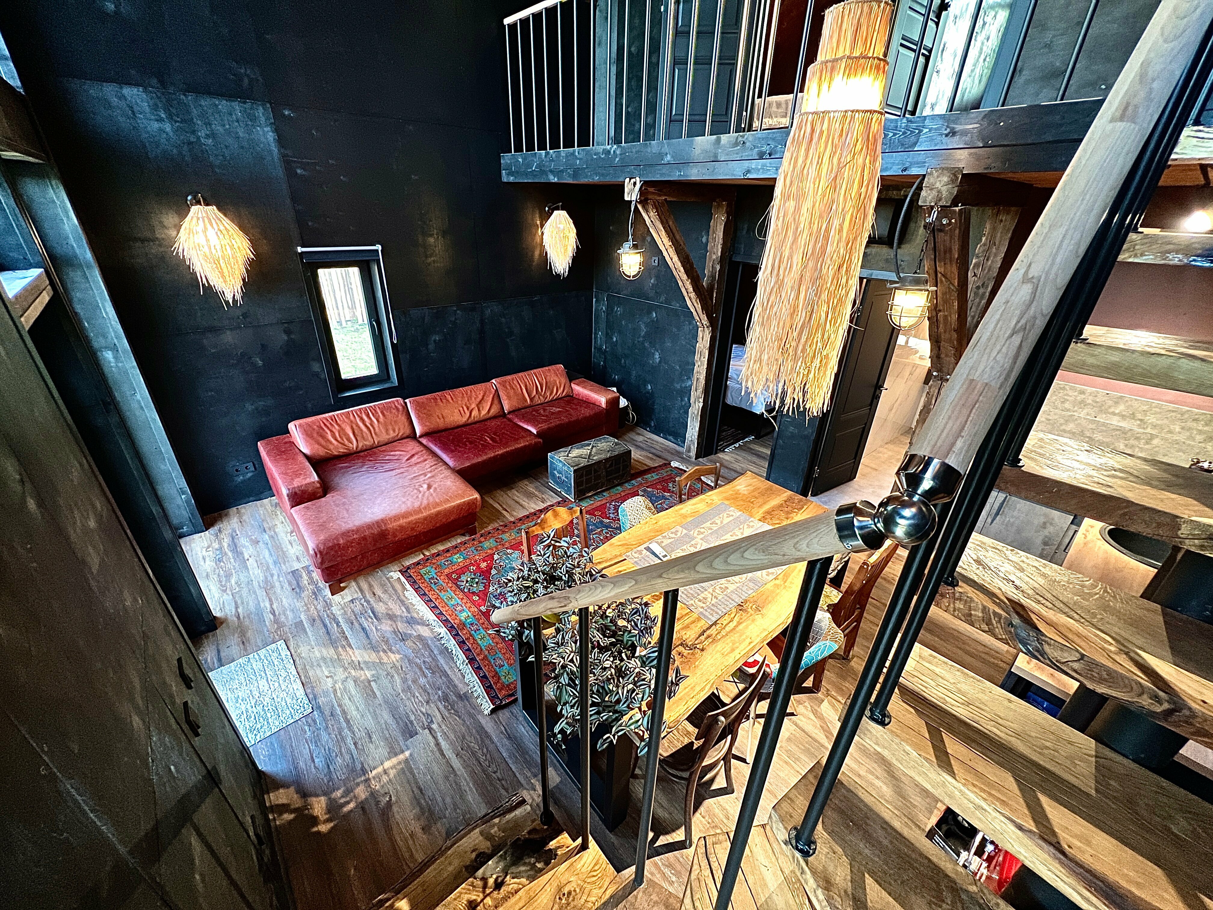 Дом Барн Хаус чёрный 85м2 с уникальным дизайном и тремя изолированными комнатами