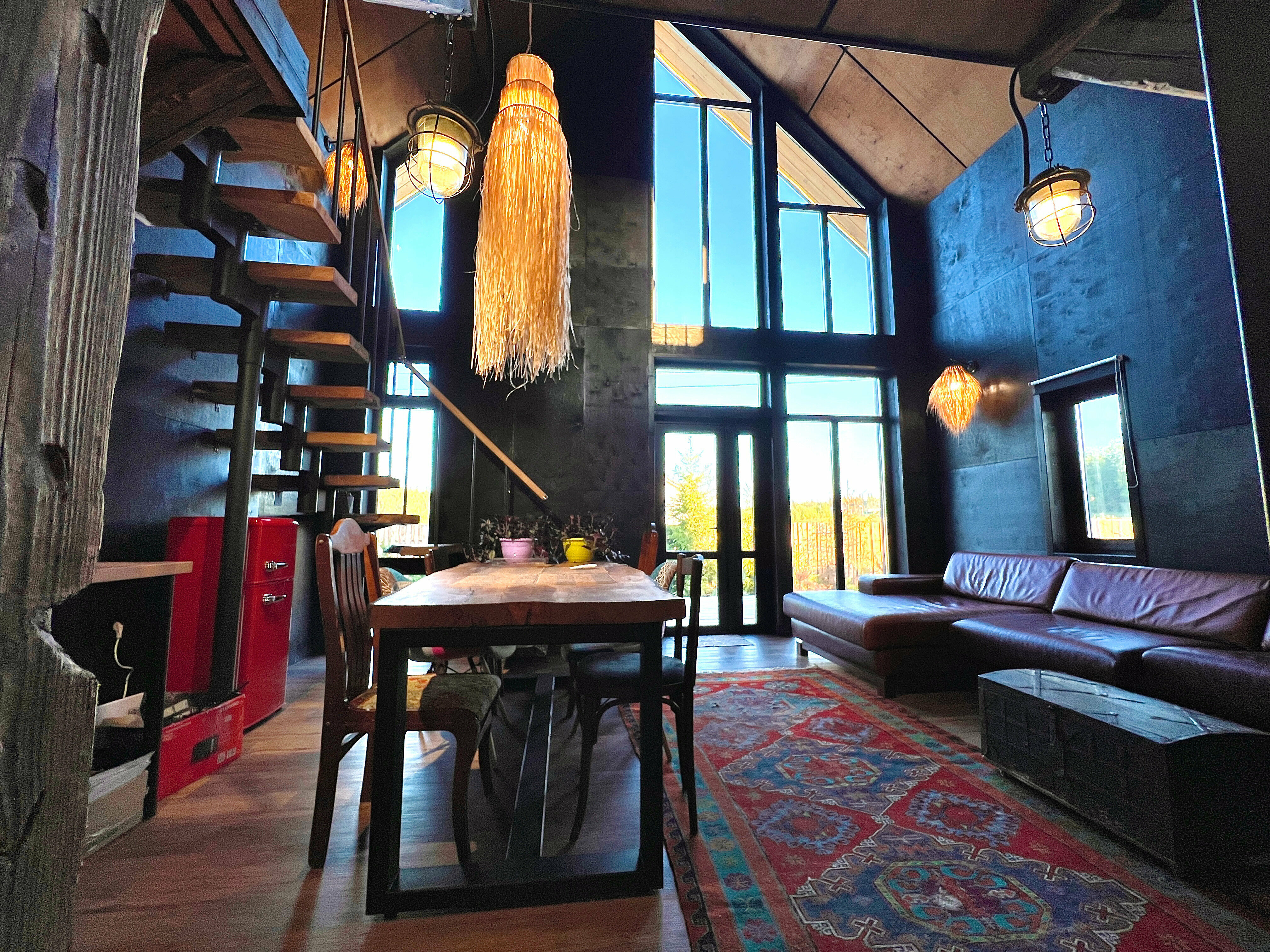 Дом Барн Хаус чёрный 85м2 с уникальным дизайном и тремя изолированными комнатами