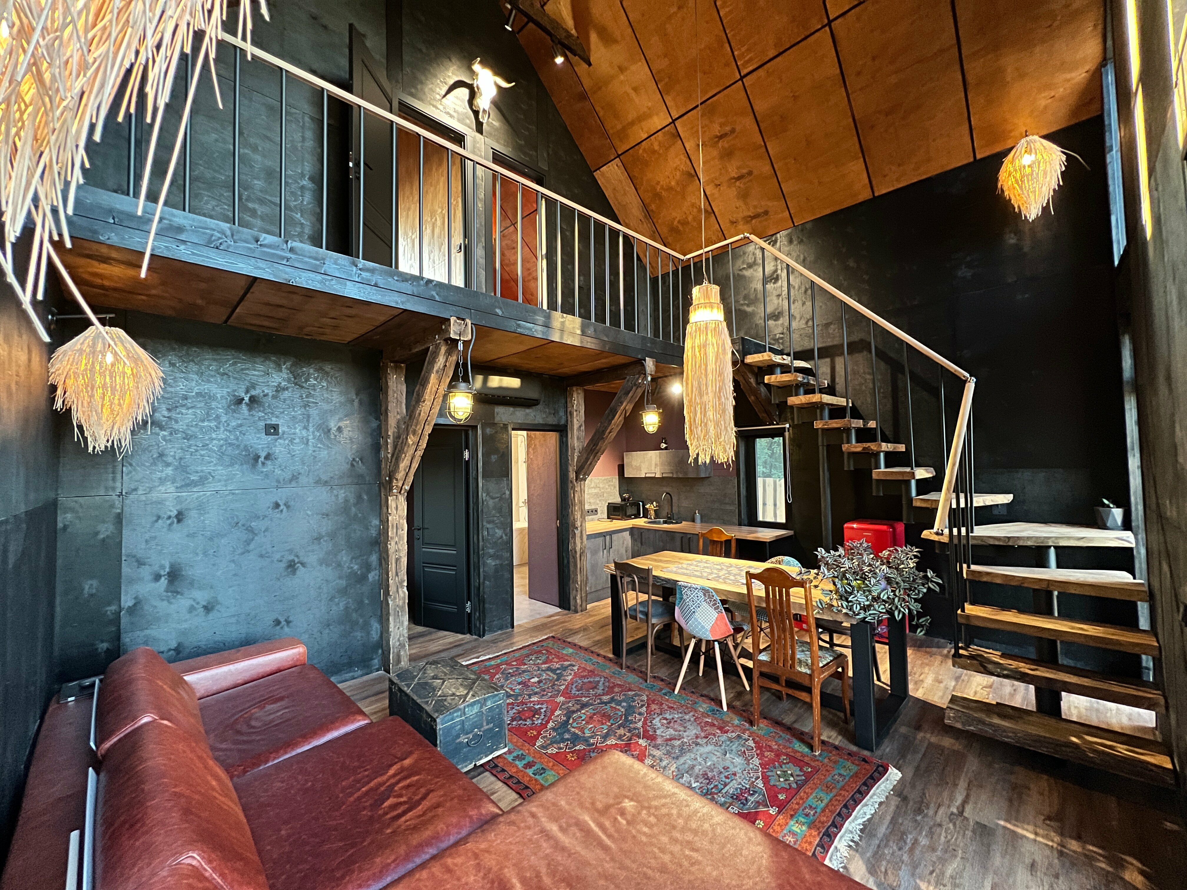 Дом Барн Хаус чёрный 85м2 с уникальным дизайном и тремя изолированными комнатами